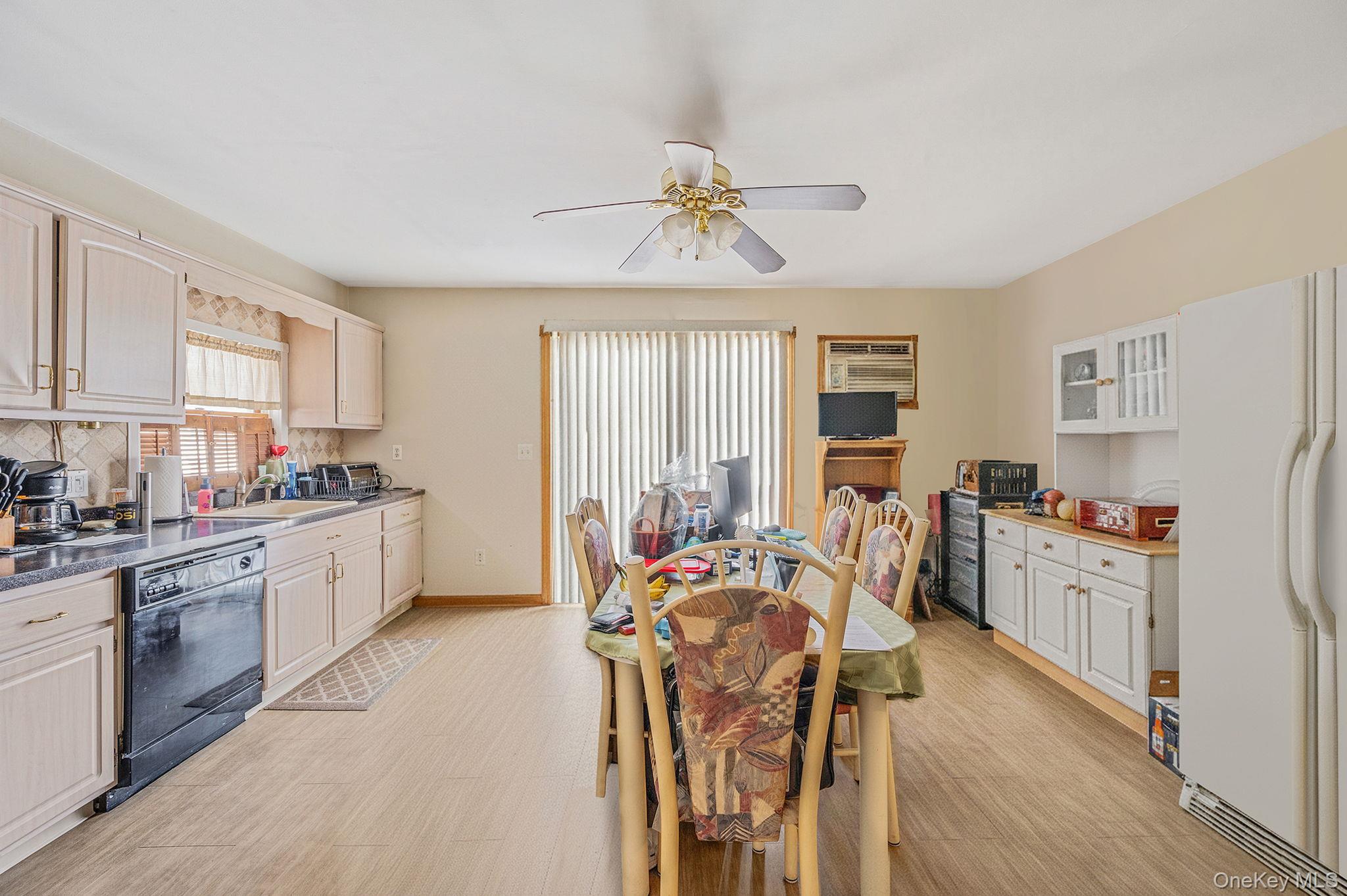 #15 photo, 704 S 5th Street, Lindenhurst , NY 11757