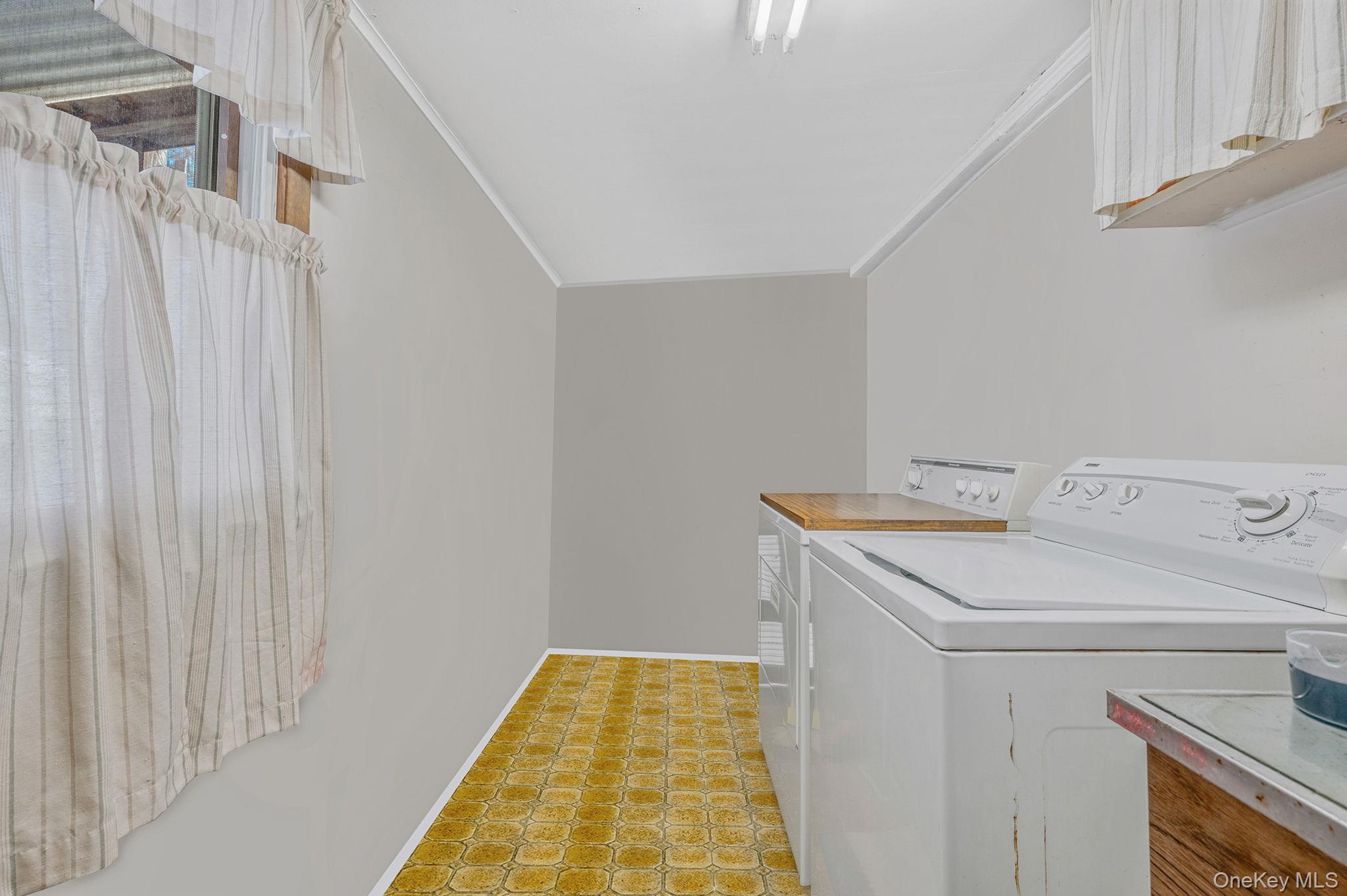 #19 photo, 704 S 5th Street, Lindenhurst , NY 11757