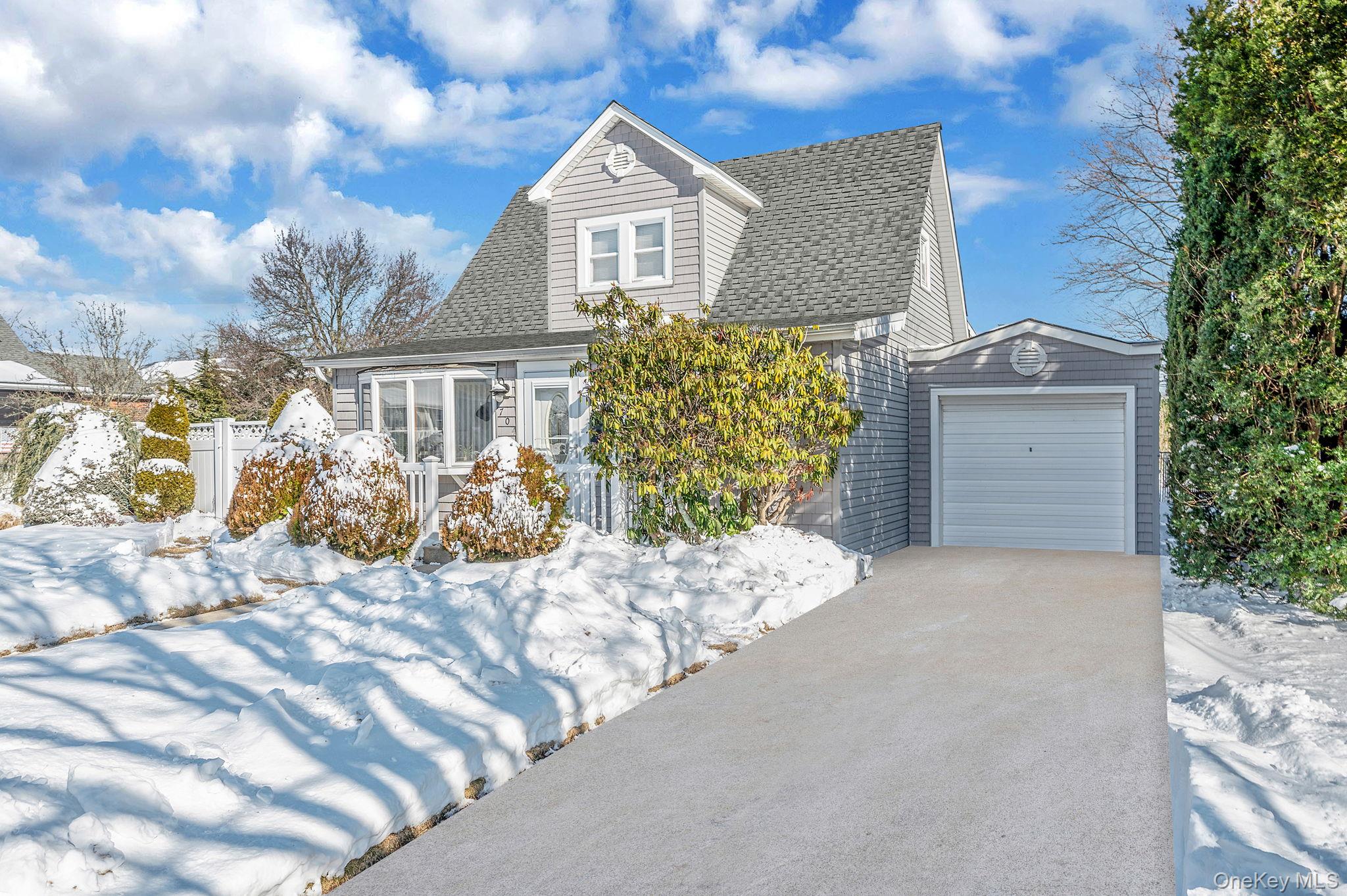 #3 photo, 704 S 5th Street, Lindenhurst , NY 11757