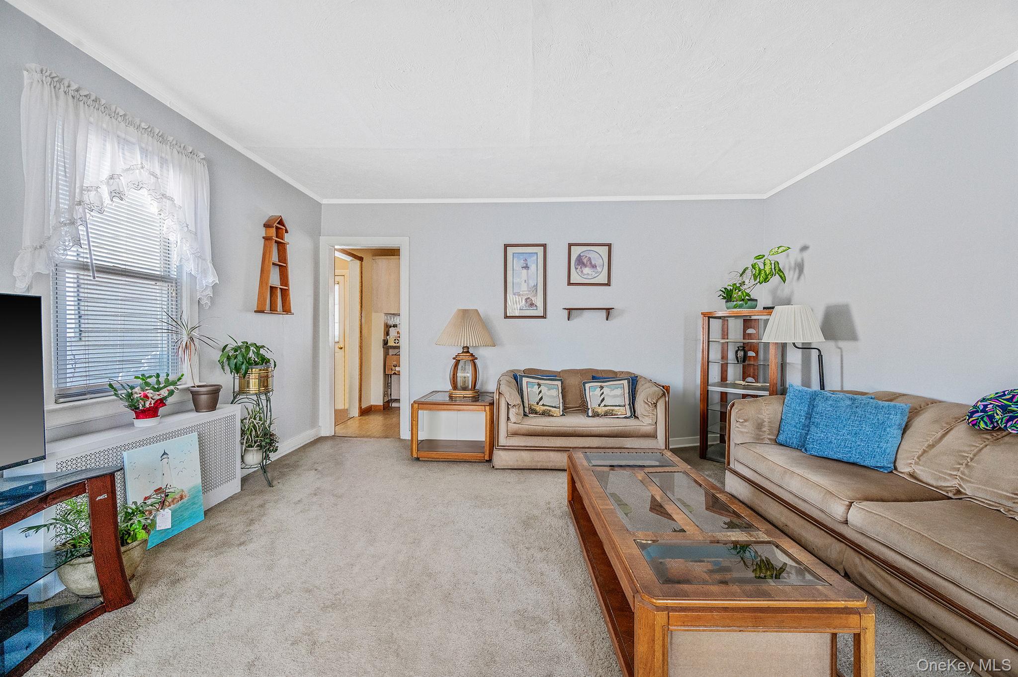 #8 photo, 704 S 5th Street, Lindenhurst , NY 11757