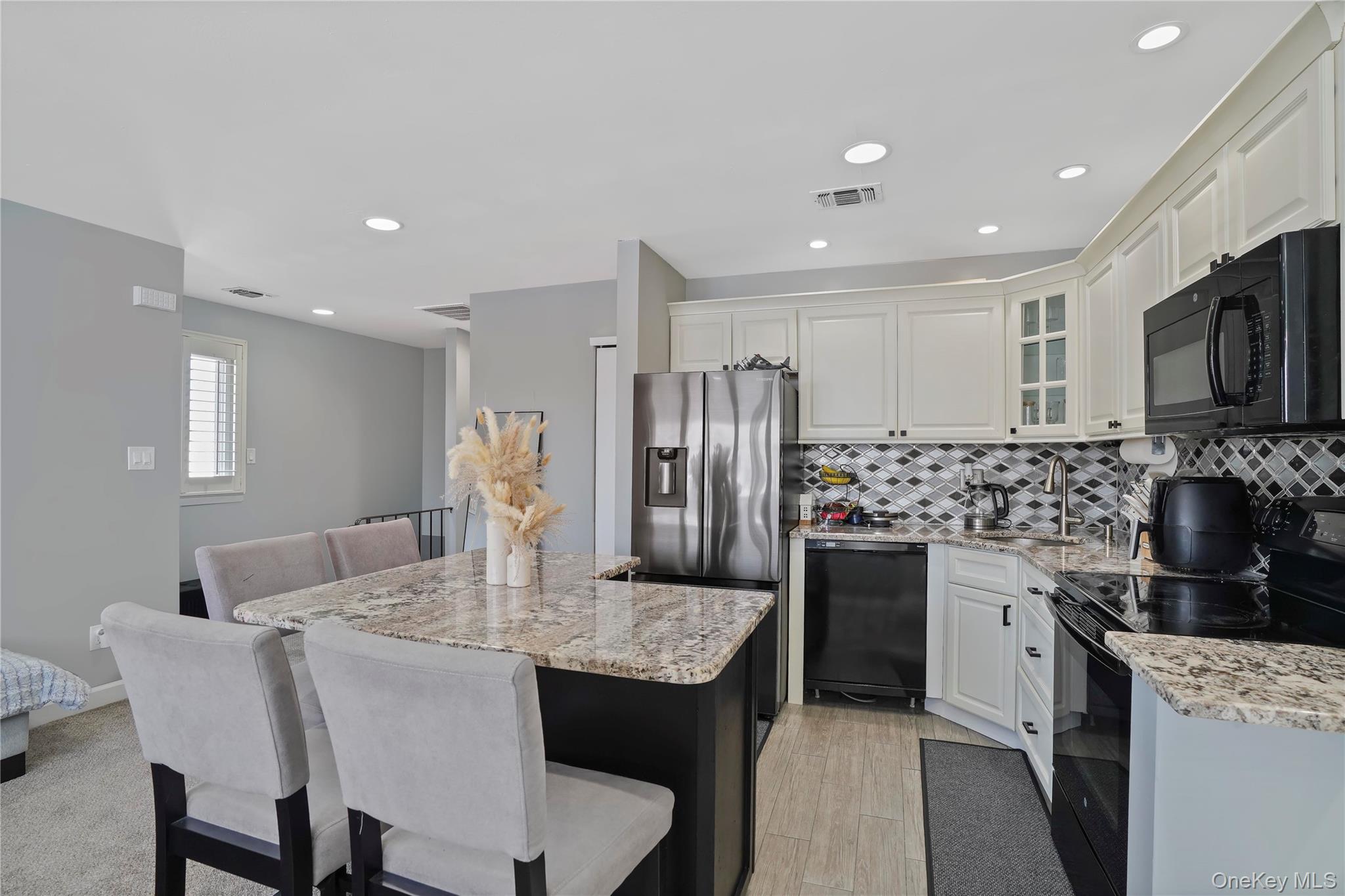 #19 photo, 825 S Ocean Avenue, ناسو Freeport , NY 11520