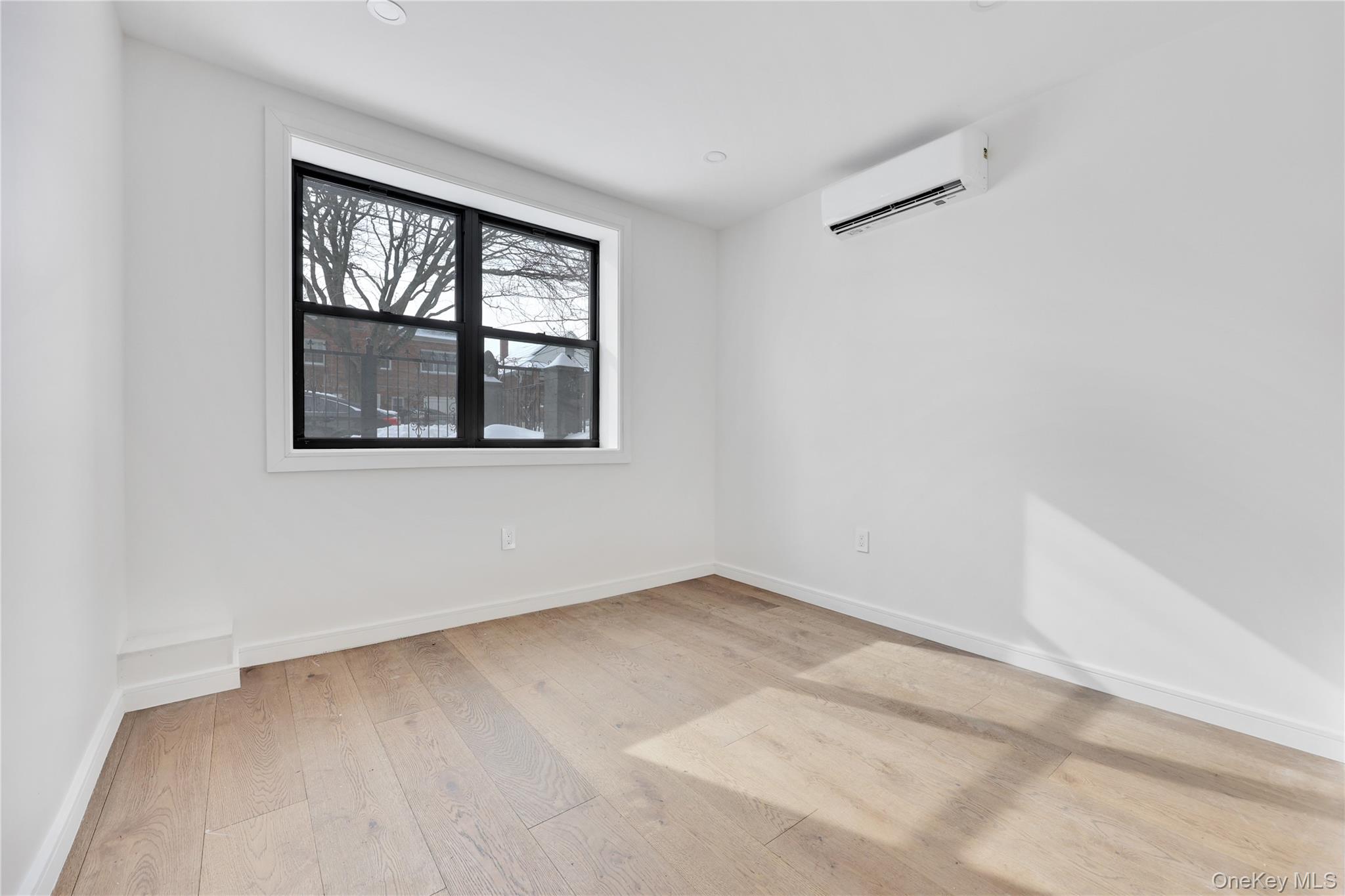 #6 photo, 1143 E 224th Street, Bronx , NY 10466