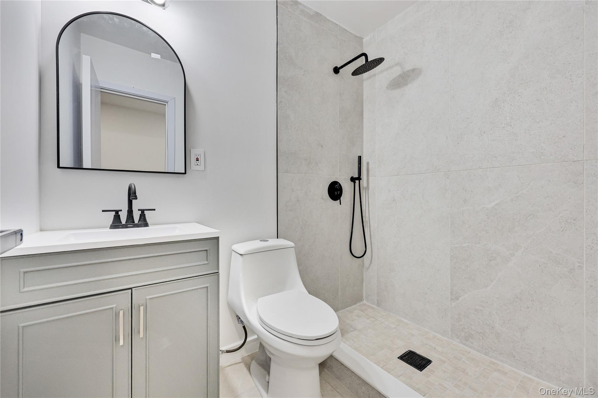 #8 photo, 1143 E 224th Street, Bronx , NY 10466