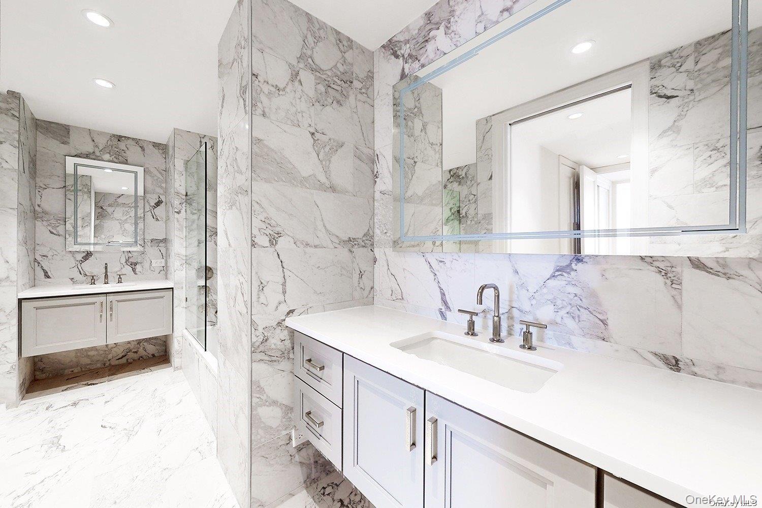 #14 photo, 641 5th Avenue, New York (Manhattan) , NY 10022