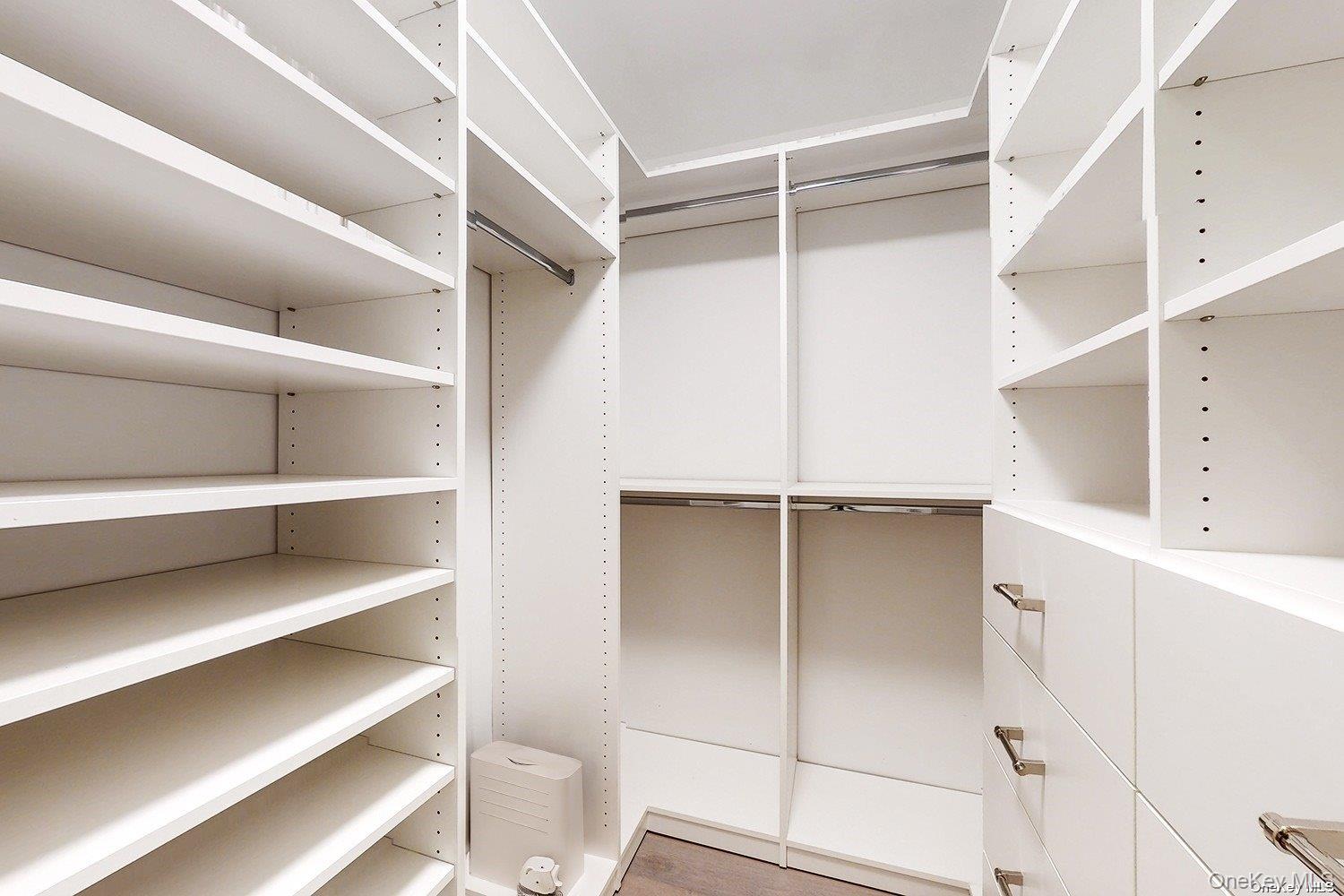 #16 photo, 641 5th Avenue, New York (Manhattan) , NY 10022