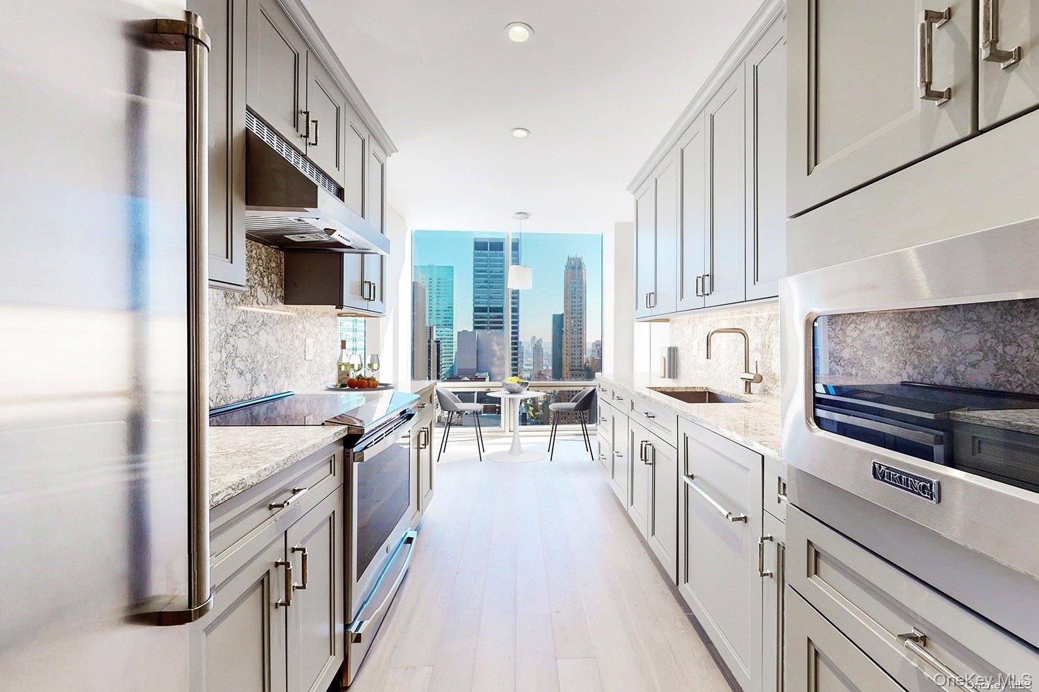 #4 photo, 641 5th Avenue, New York (Manhattan) , NY 10022