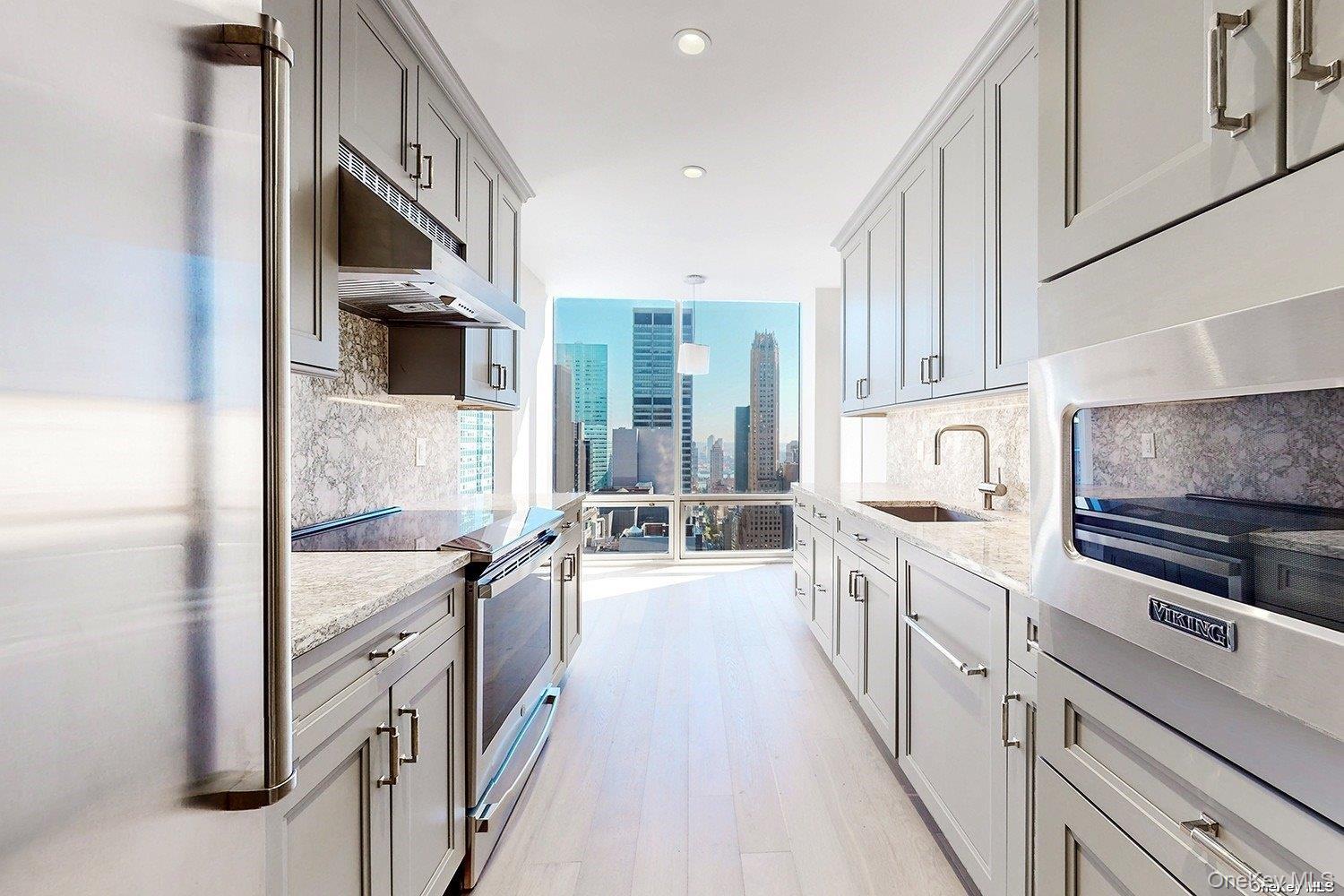 #9 photo, 641 5th Avenue, New York (Manhattan) , NY 10022