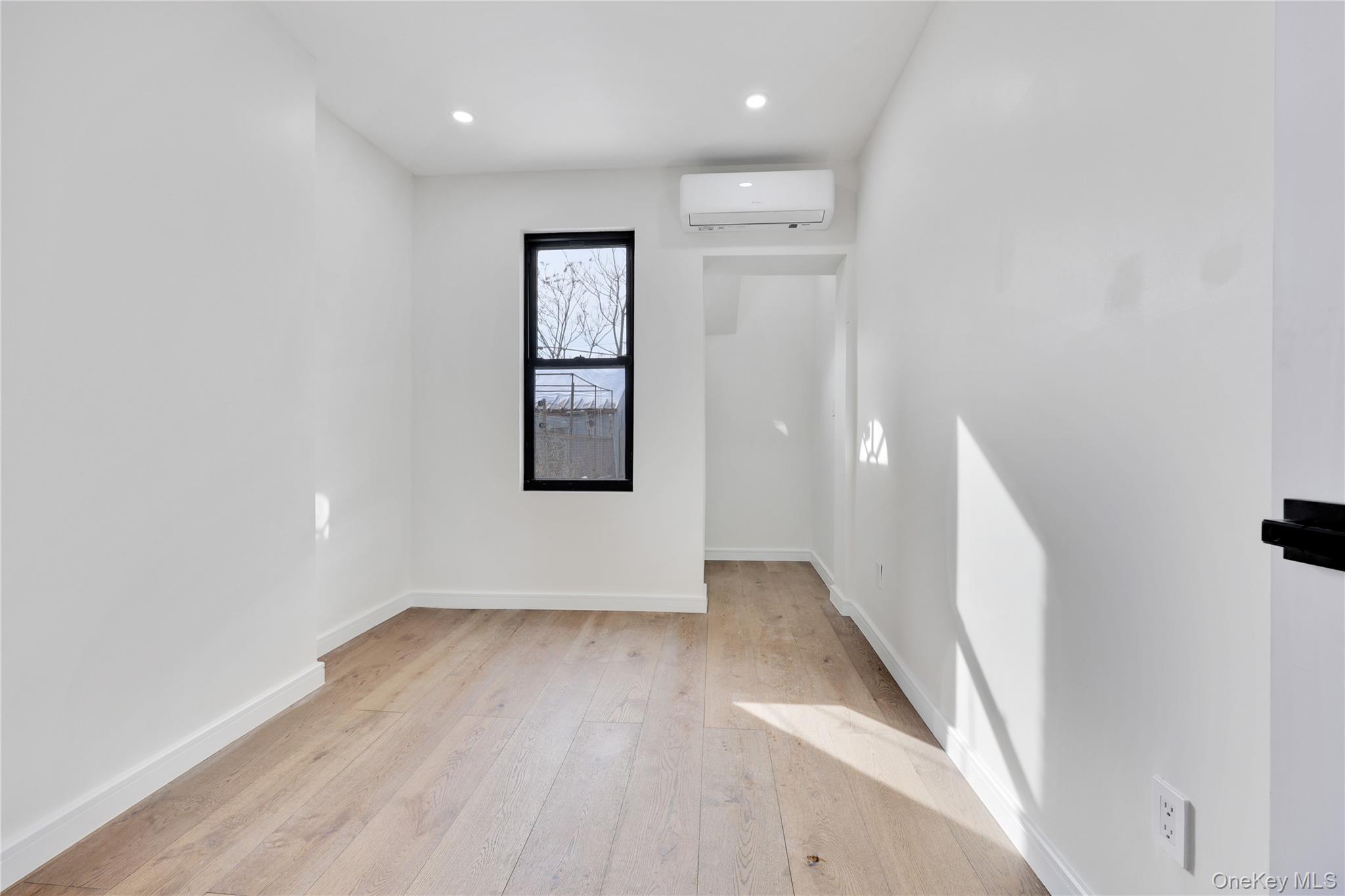 #10 photo, 962 east 221 Street, Bronx , NY 10469