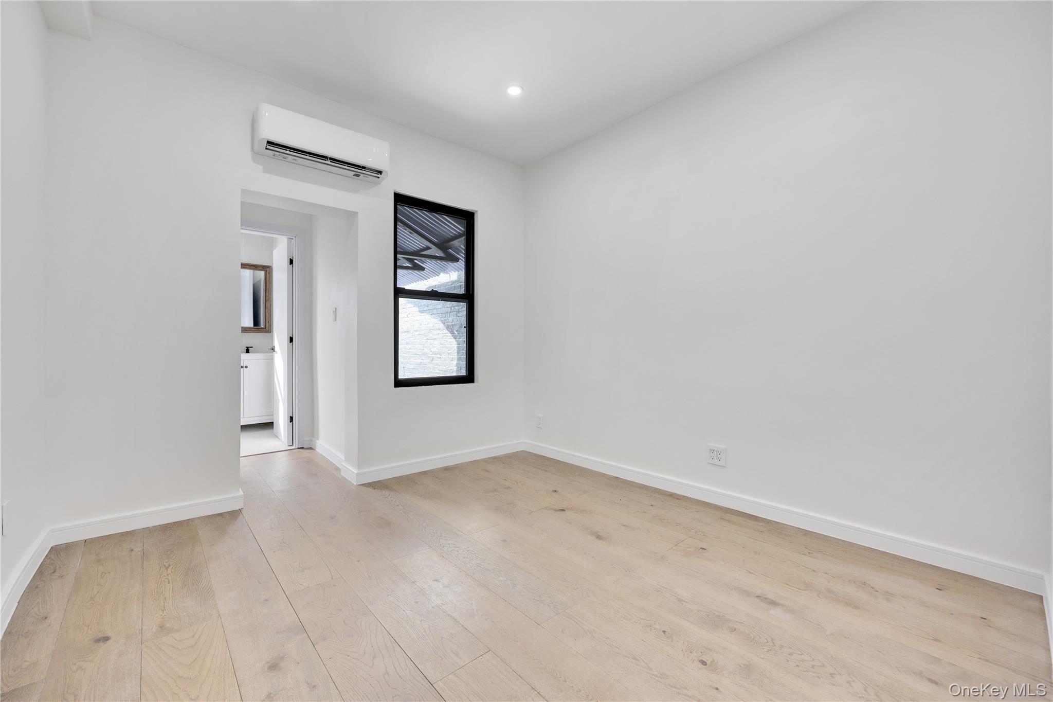 #11 photo, 962 east 221 Street, Bronx , NY 10469