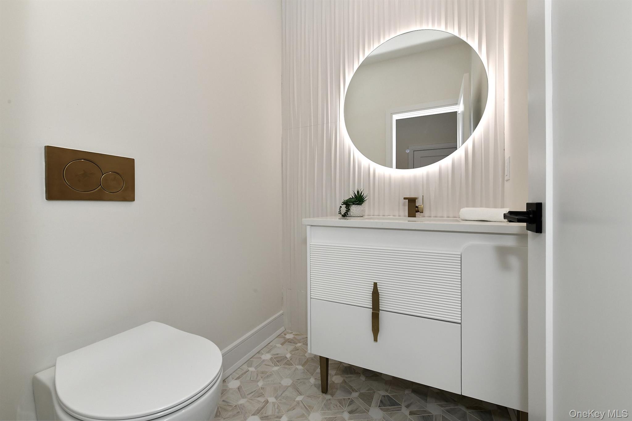 #16 photo, 39 Forest Lane, Westbury , NY 11590