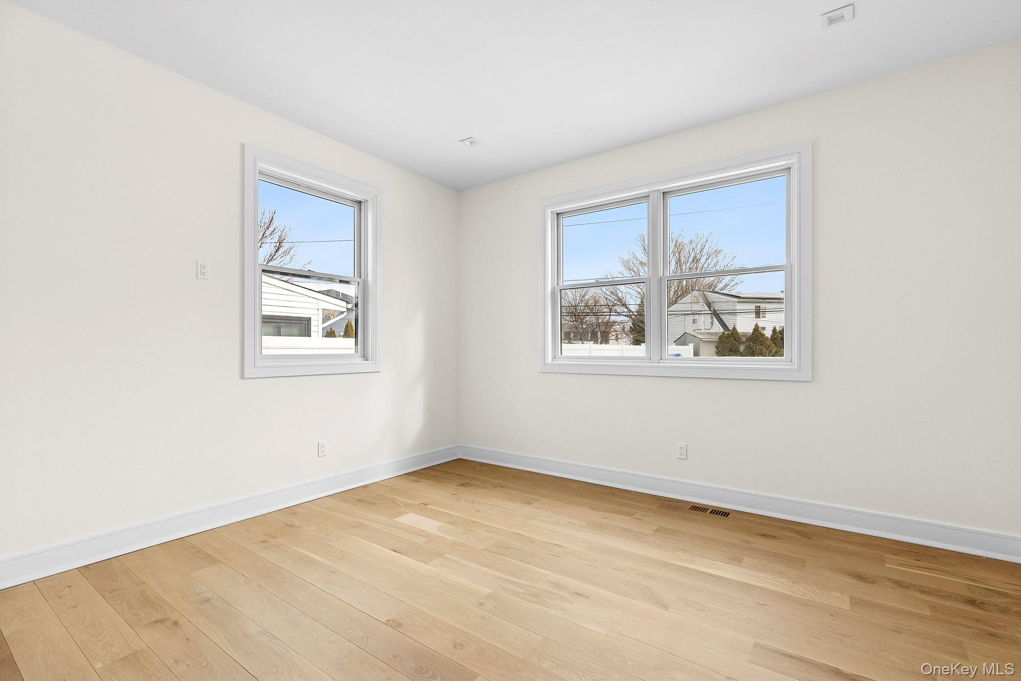 #17 photo, 39 Forest Lane, Westbury , NY 11590