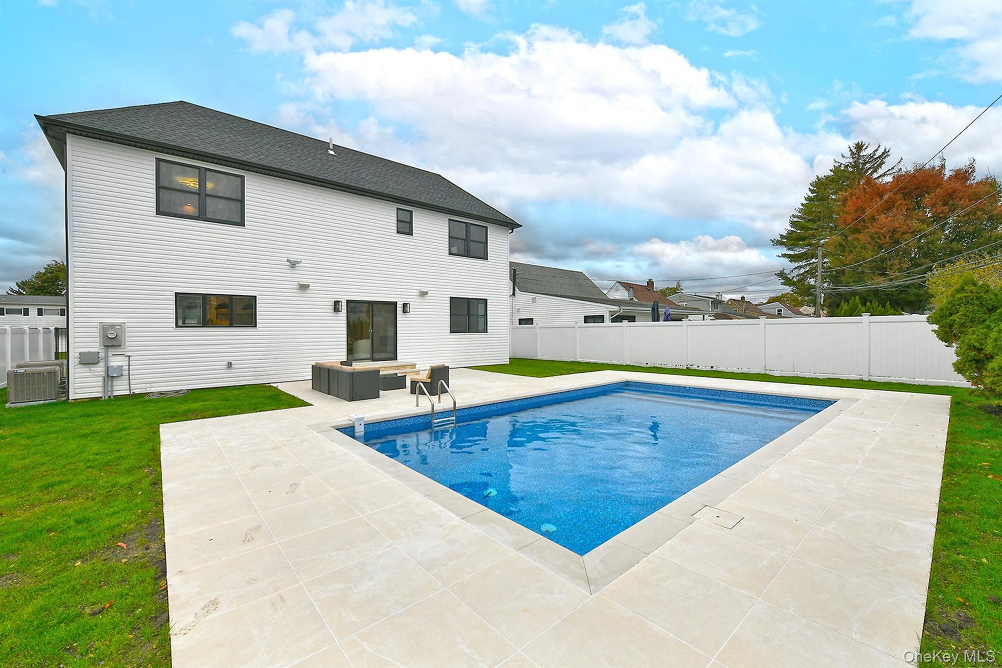 #4 photo, 39 Forest Lane, Westbury , NY 11590