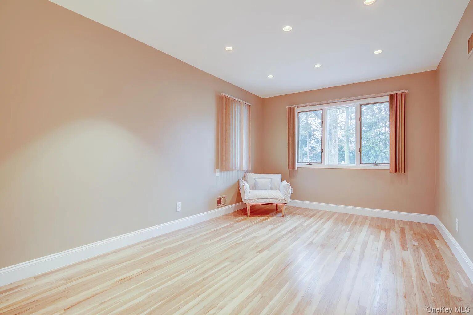 #10 photo, 25 North Drive, Great Neck , NY 11021