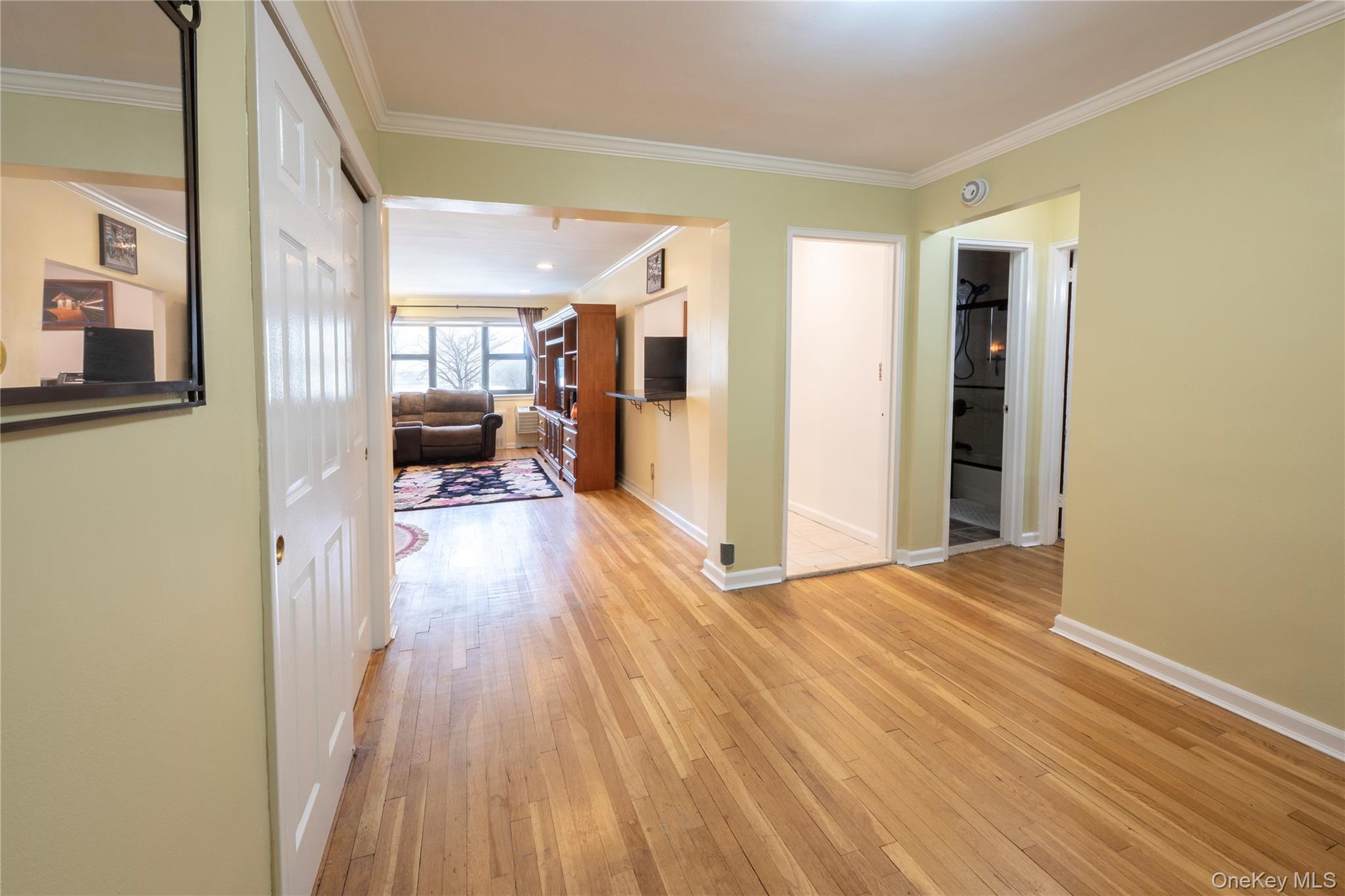 #7 photo, 50 Brompton Road, Great Neck , NY 11021