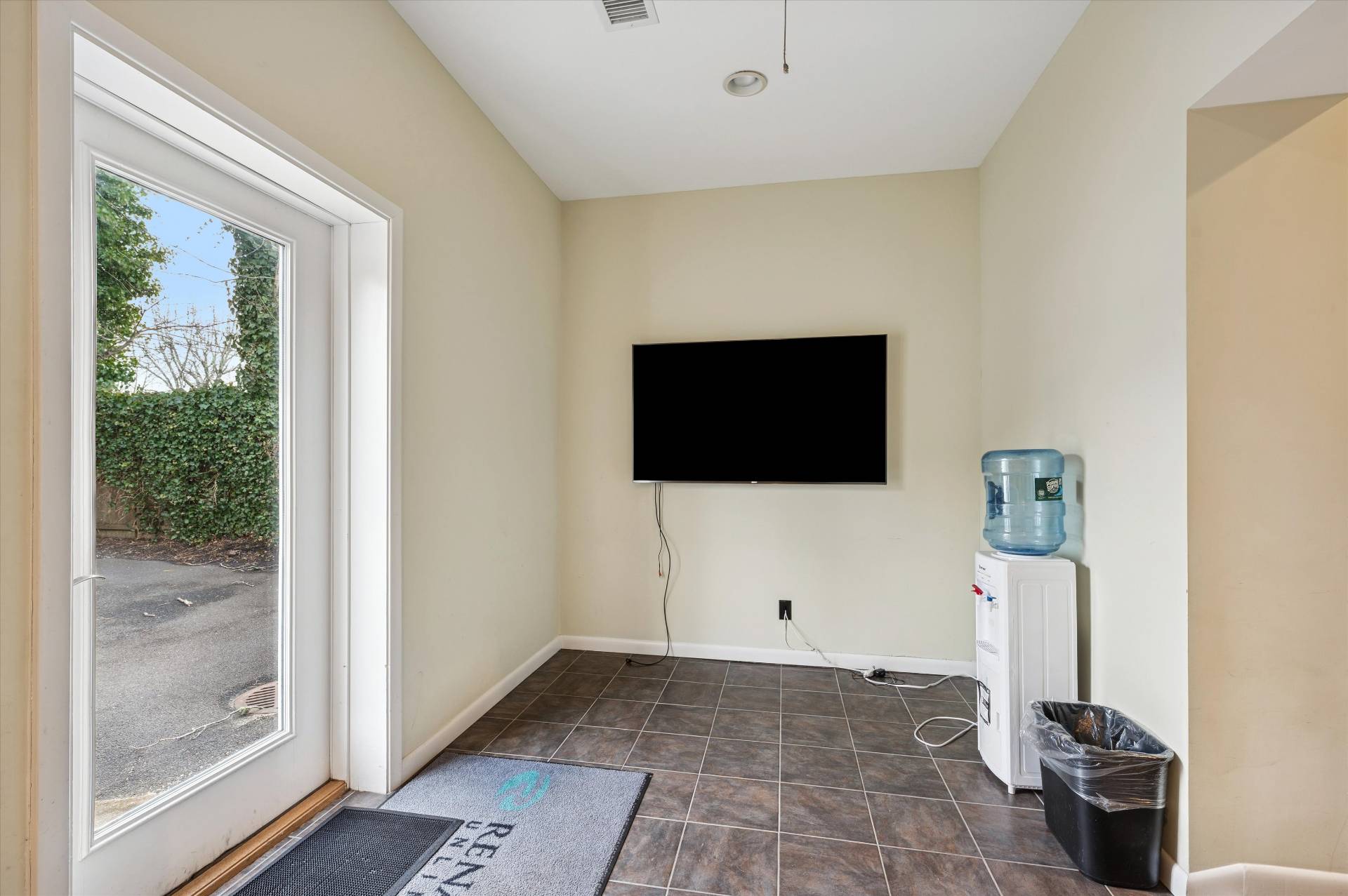 #13 photo, 28  Cameron Street, Southampton , NY 11968