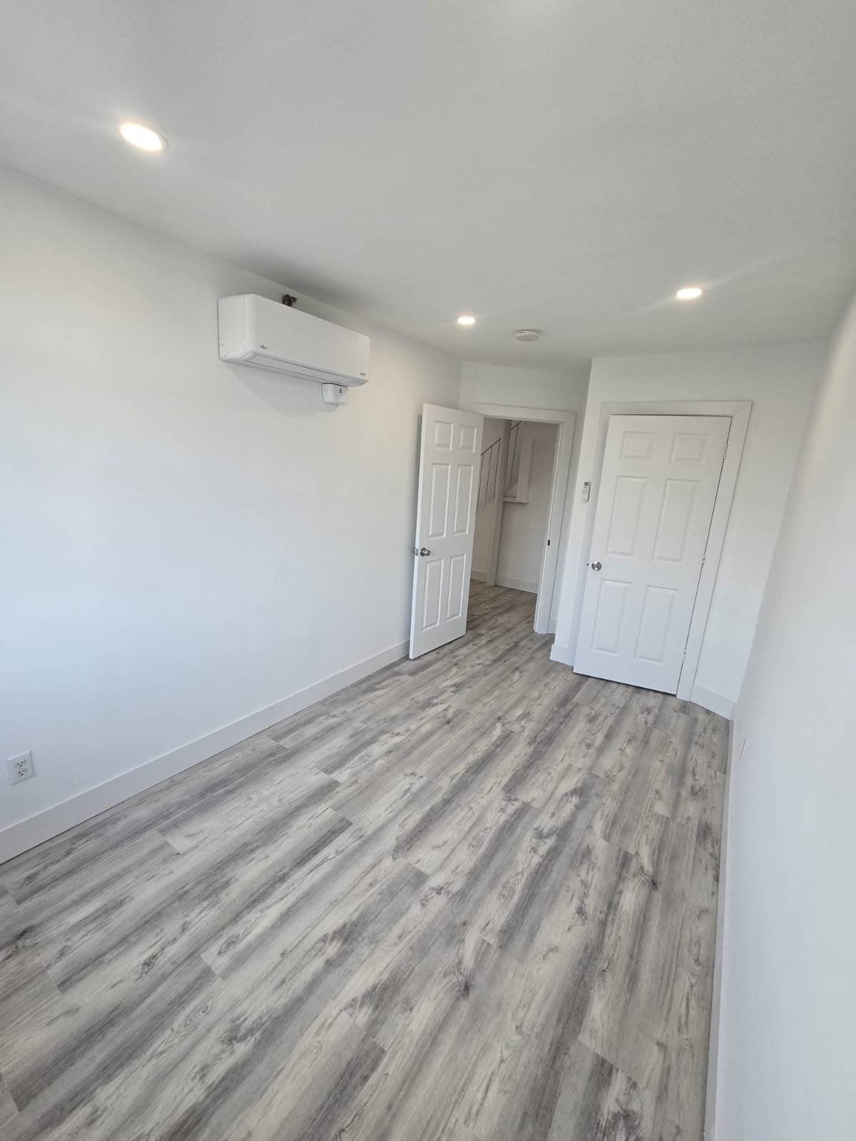 #10 photo, 4120 71 ST, Woodside , NY 11377