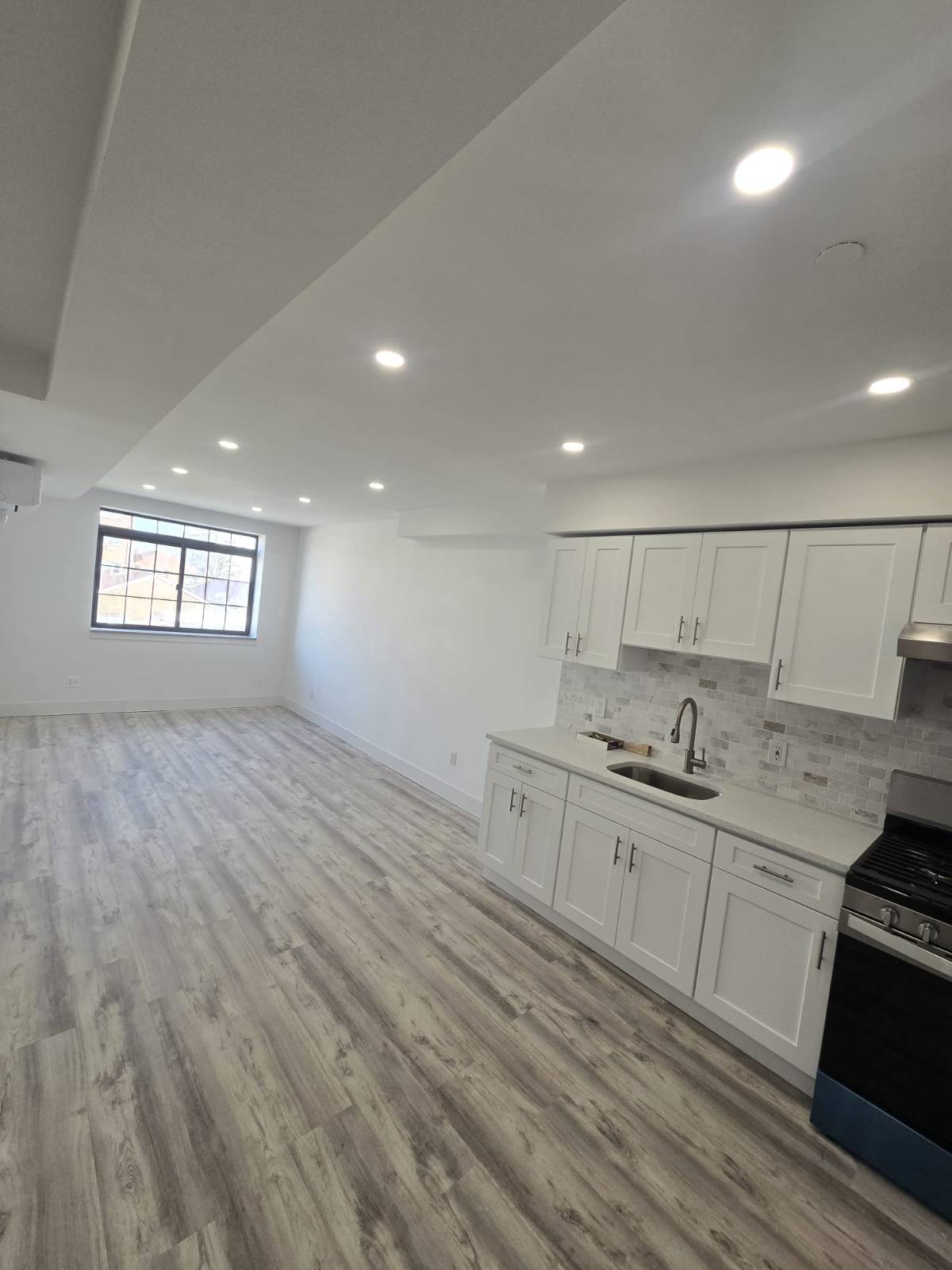 #4 photo, 4120 71 ST, Woodside , NY 11377