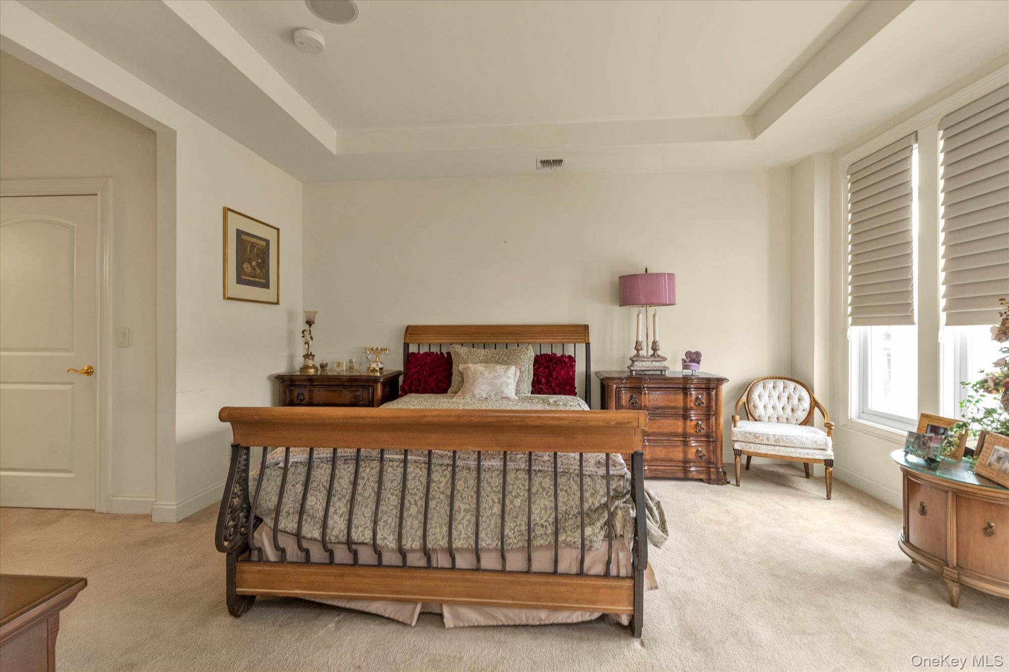 #11 photo, 568 Pacing Way, Westbury , NY 11590