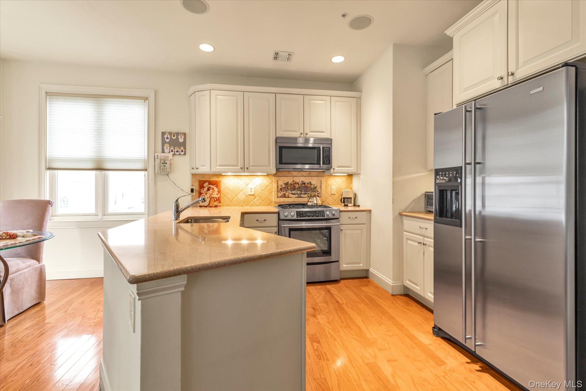 #3 photo, 568 Pacing Way, Westbury , NY 11590