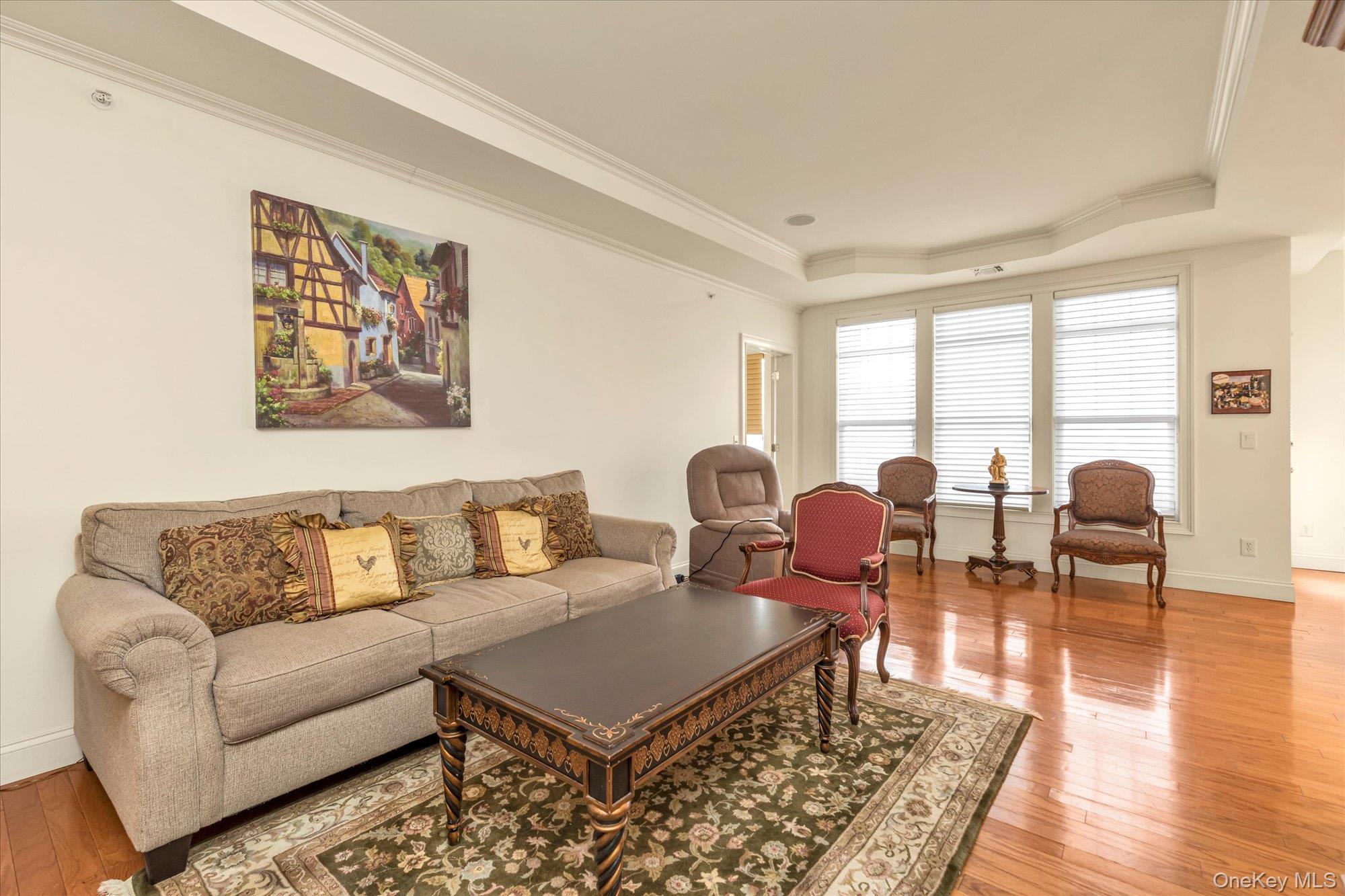 #7 photo, 568 Pacing Way, Westbury , NY 11590