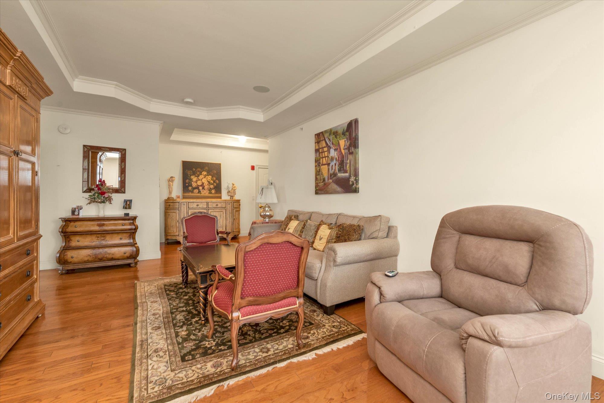 #8 photo, 568 Pacing Way, Westbury , NY 11590