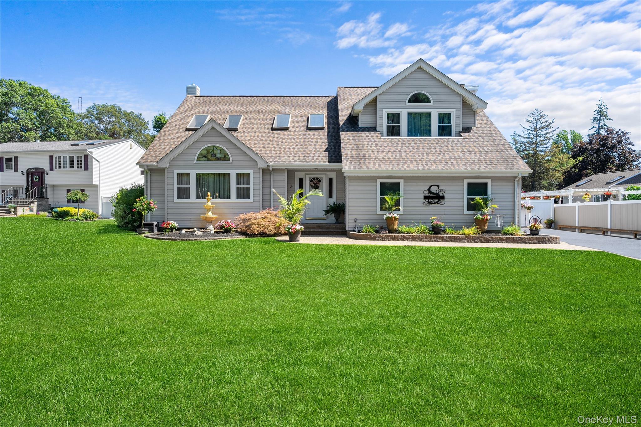 #1 photo, 3 Crystal Brook Court, מחוז סאפוק Islip , NY 11751