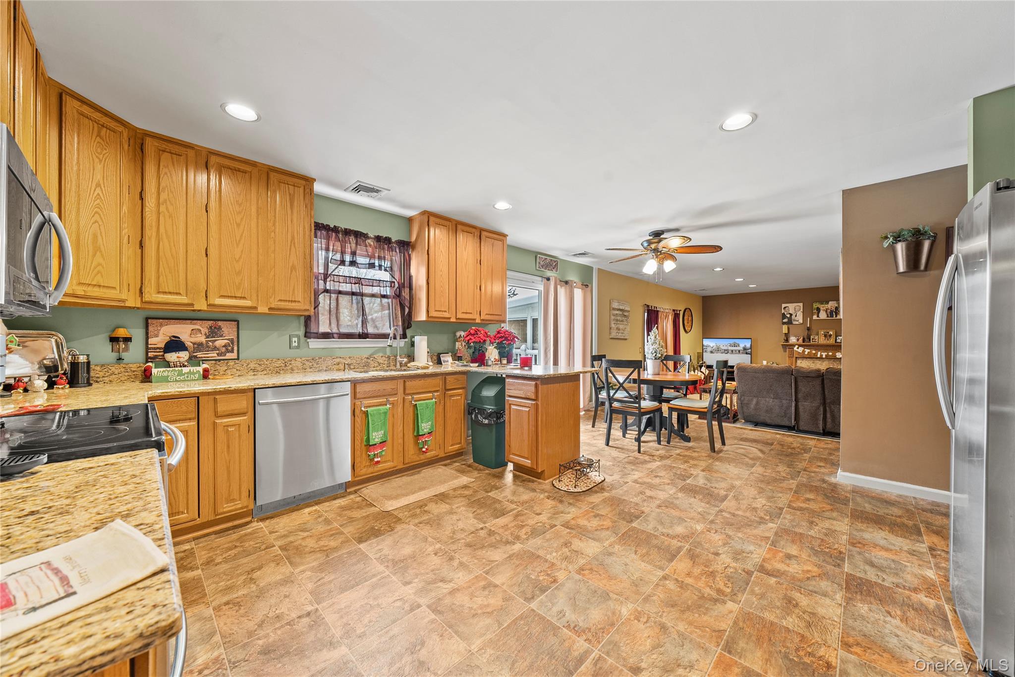 #12 photo, 3 Crystal Brook Court, מחוז סאפוק Islip , NY 11751