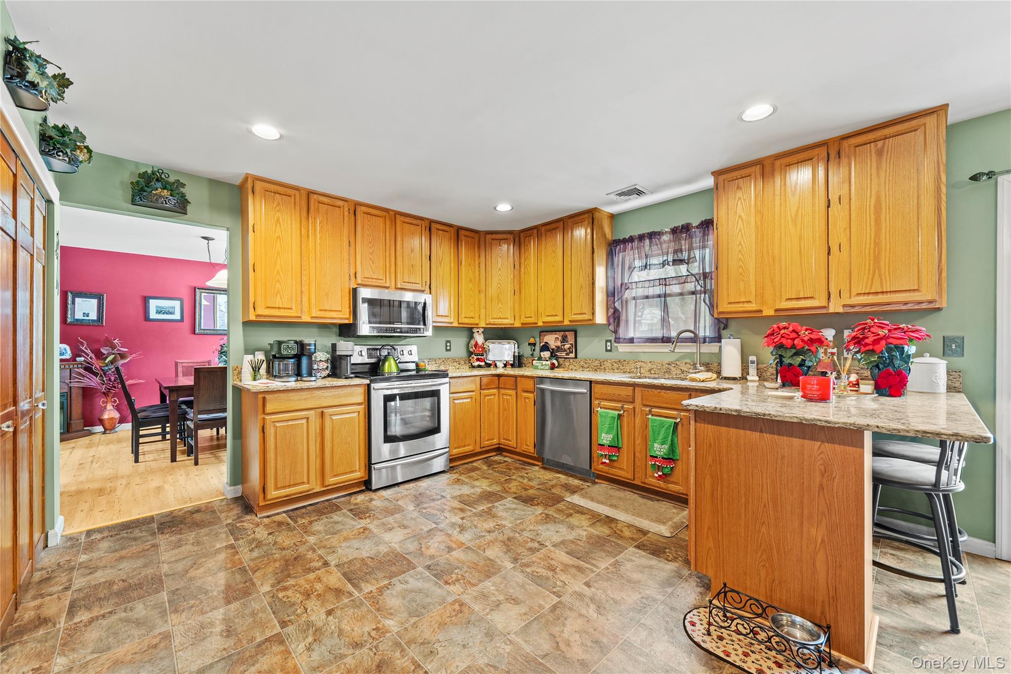 #13 photo, 3 Crystal Brook Court, מחוז סאפוק Islip , NY 11751