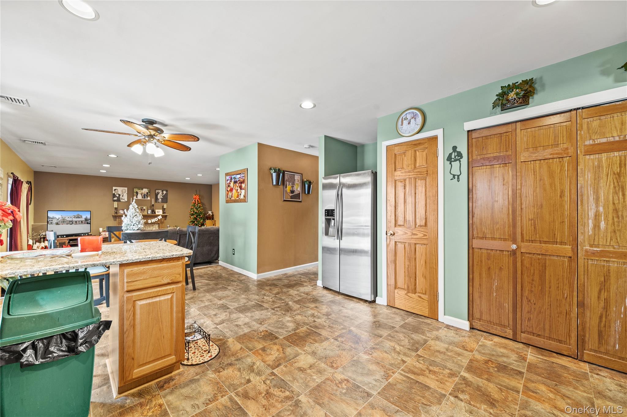 #14 photo, 3 Crystal Brook Court, מחוז סאפוק Islip , NY 11751