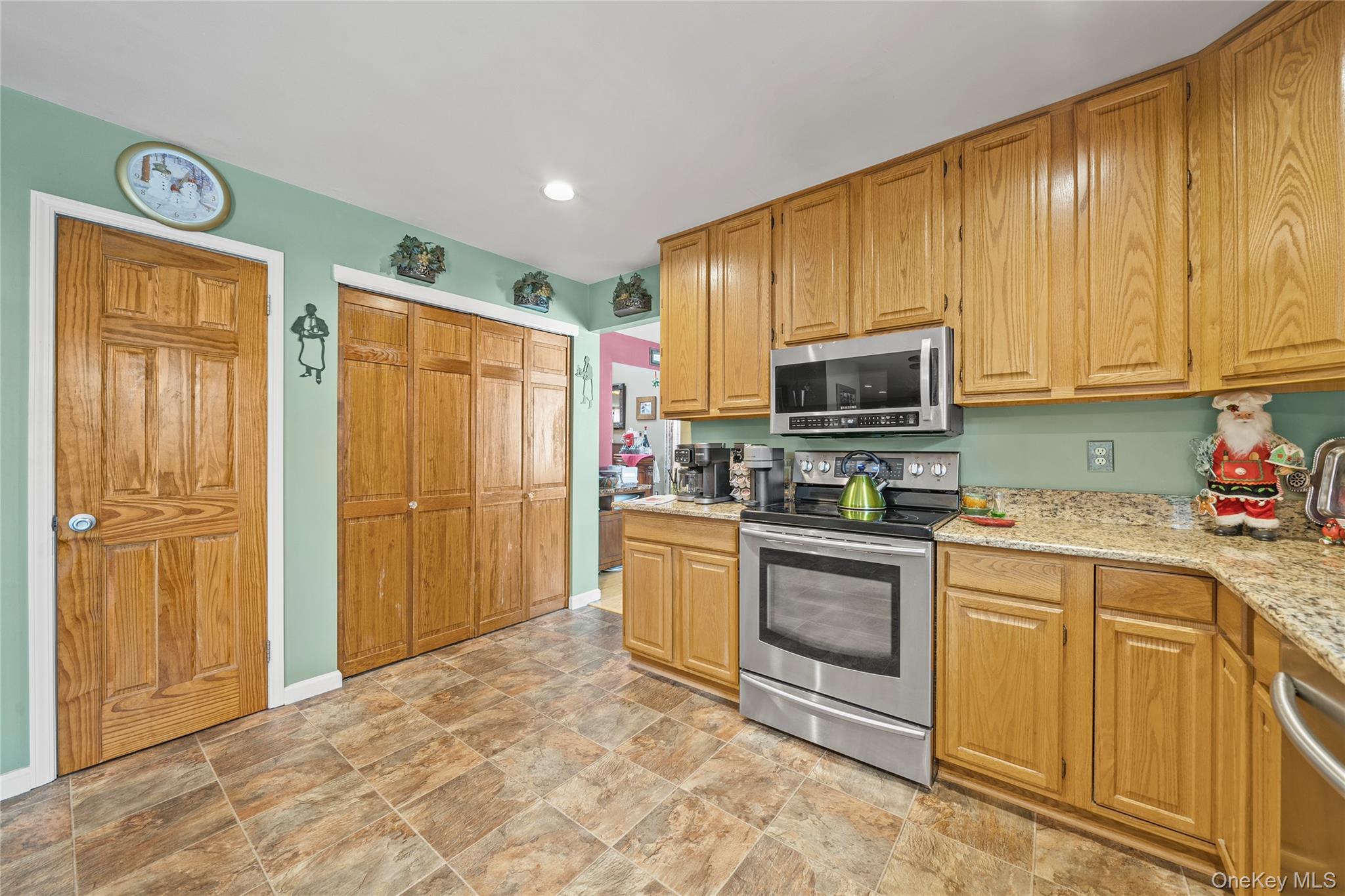 #16 photo, 3 Crystal Brook Court, מחוז סאפוק Islip , NY 11751