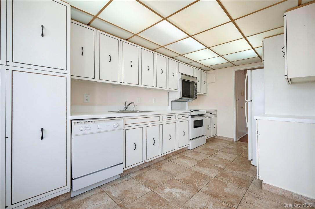 #8 photo, 400 High Point, Hartsdale , NY 10530