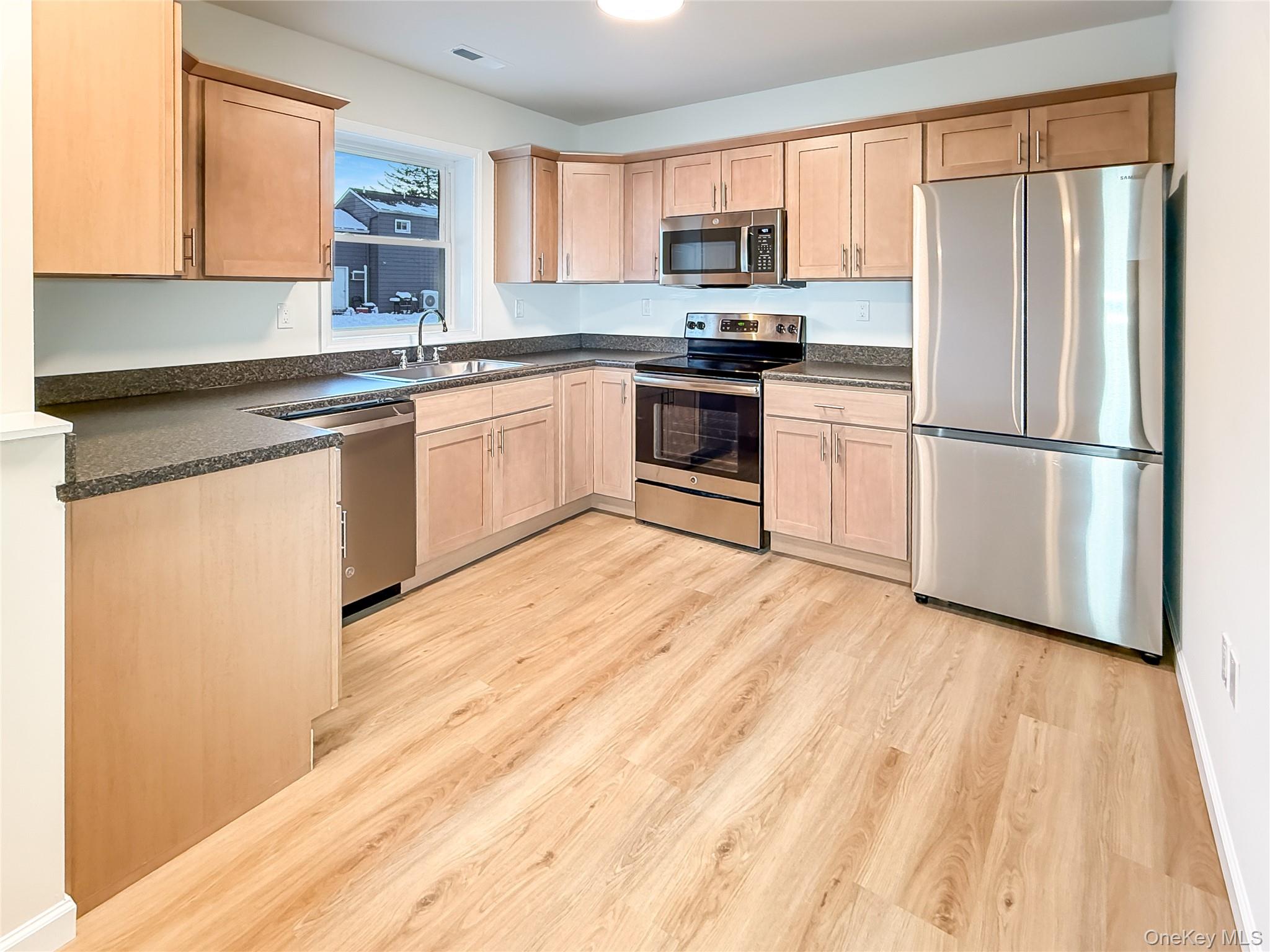 #1 photo, 4332 Albany Post Road, Hyde Park , NY 12538