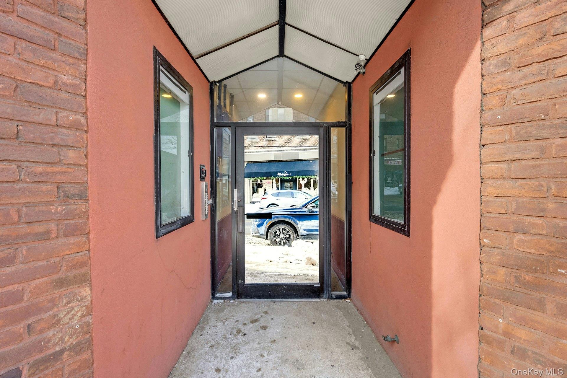 #7 photo, 2094 Boston Post Road, Larchmont , NY 10538