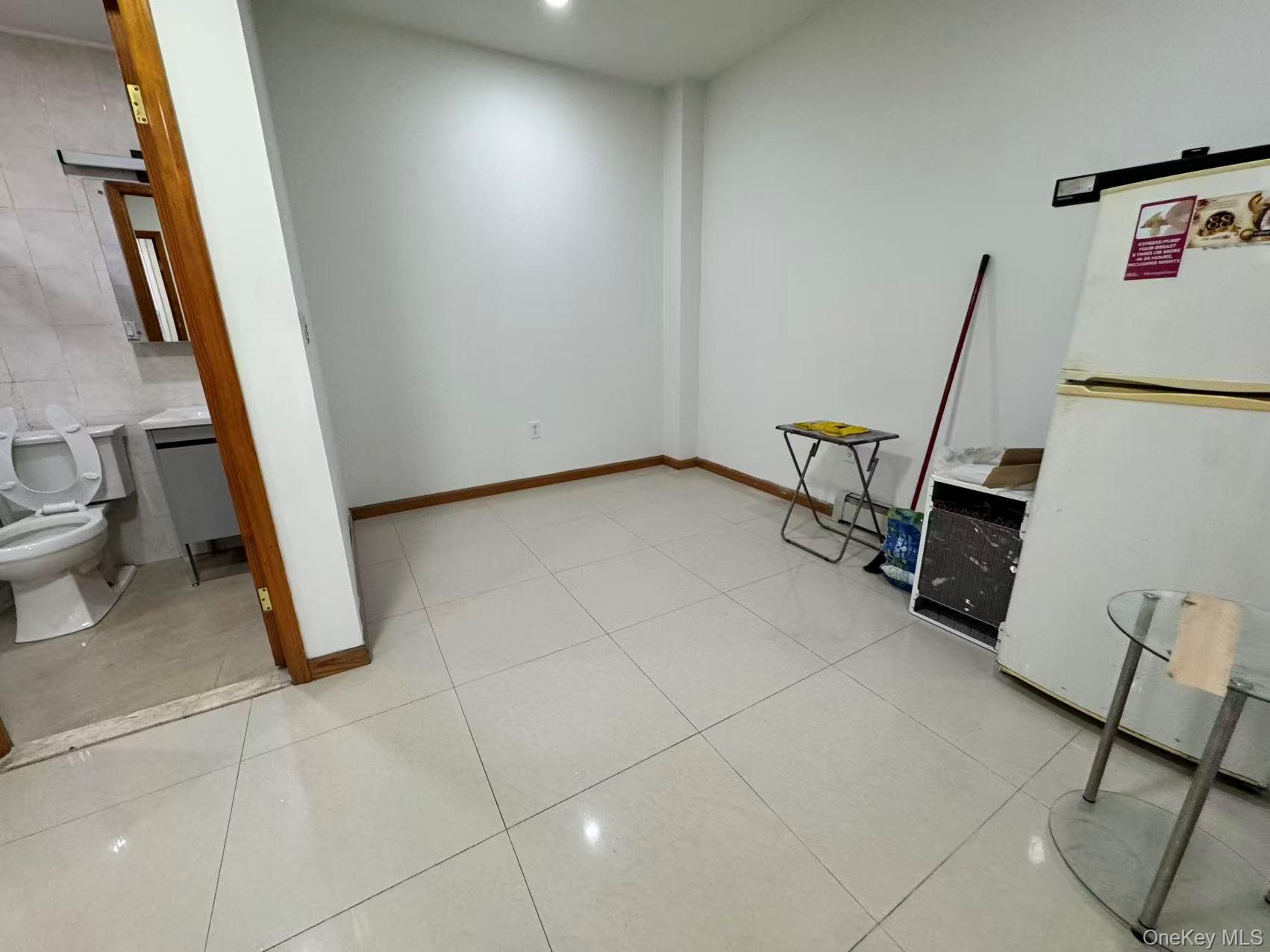 #1 photo, 3799 E Tremont Avenue, Bronx , NY 10465