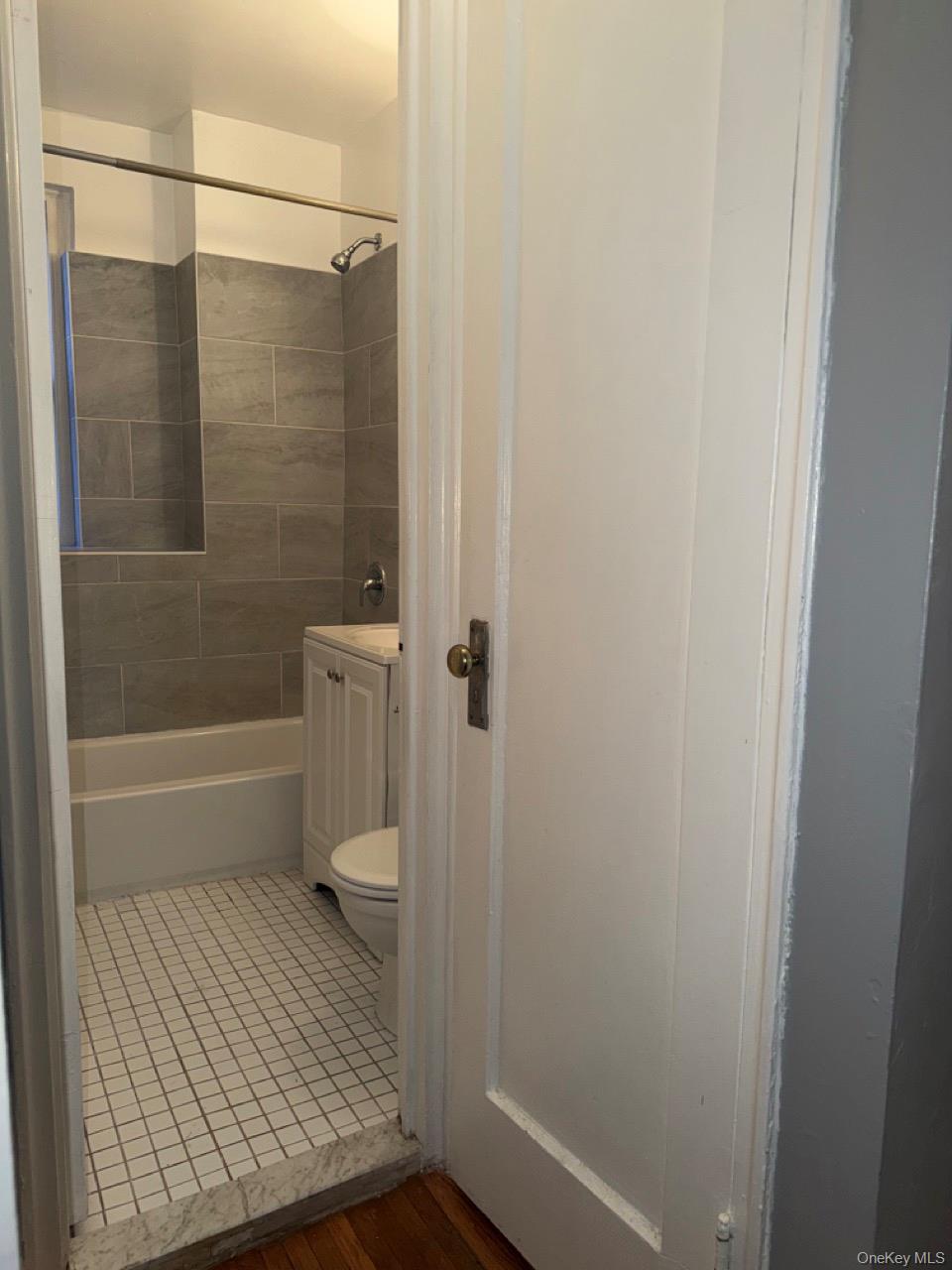 #9 photo, 306 E Mosholu Parkway, Bronx , NY 10458