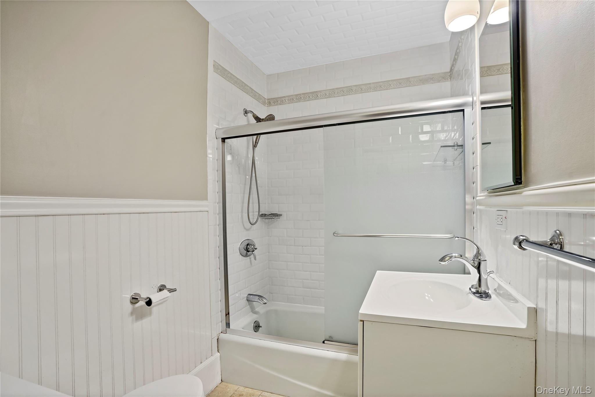 #15 photo, 425 Washington Avenue, Pelham , NY 10803