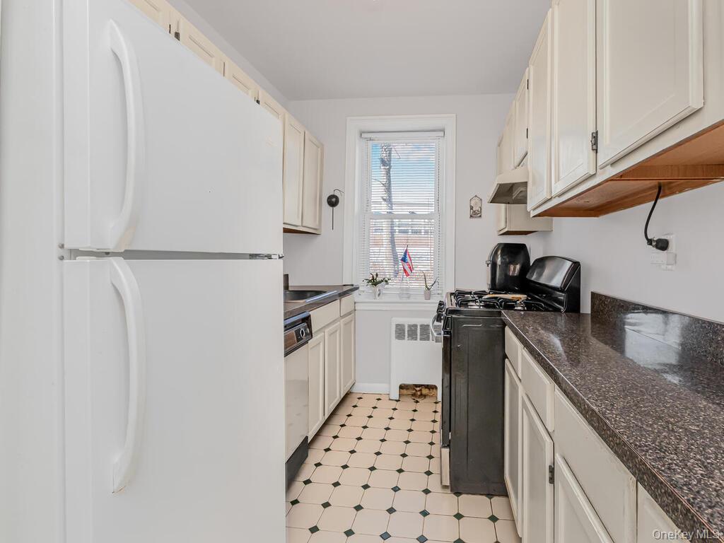 #4 photo, 1549 Central Park Avenue, Yonkers , NY 10710