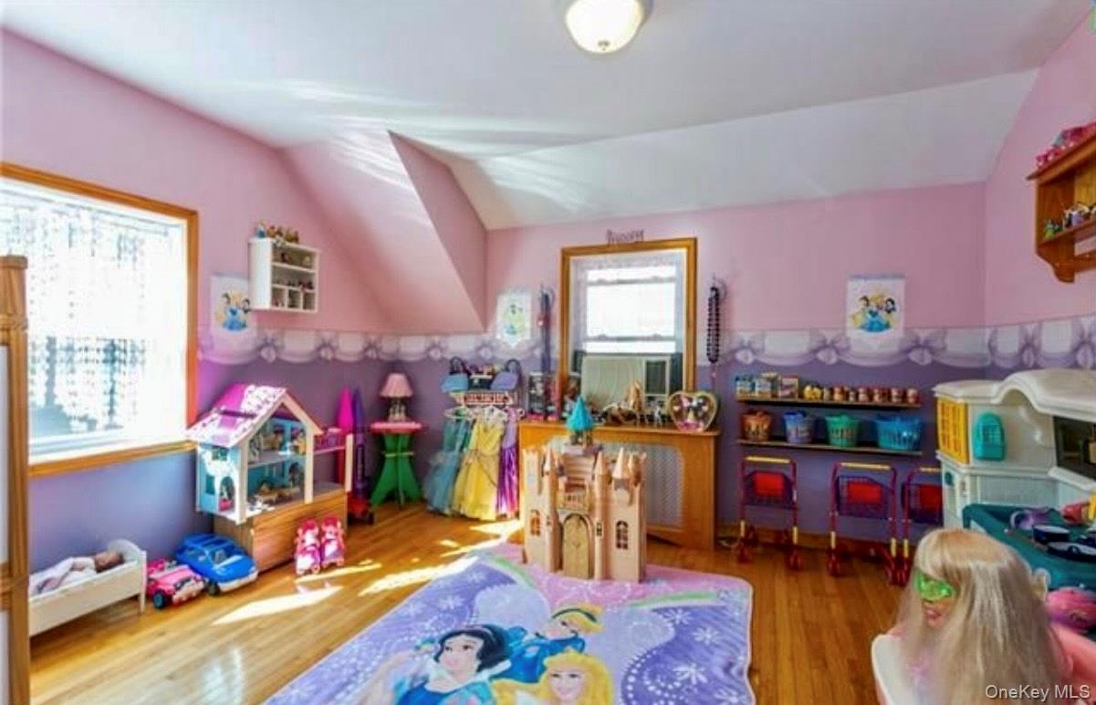 #4 photo, 133 W 195th Street, Bronx , NY 10468