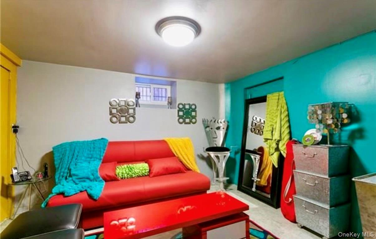 #6 photo, 133 W 195th Street, Bronx , NY 10468