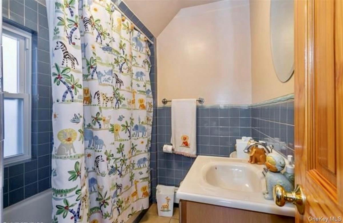 #7 photo, 133 W 195th Street, Bronx , NY 10468