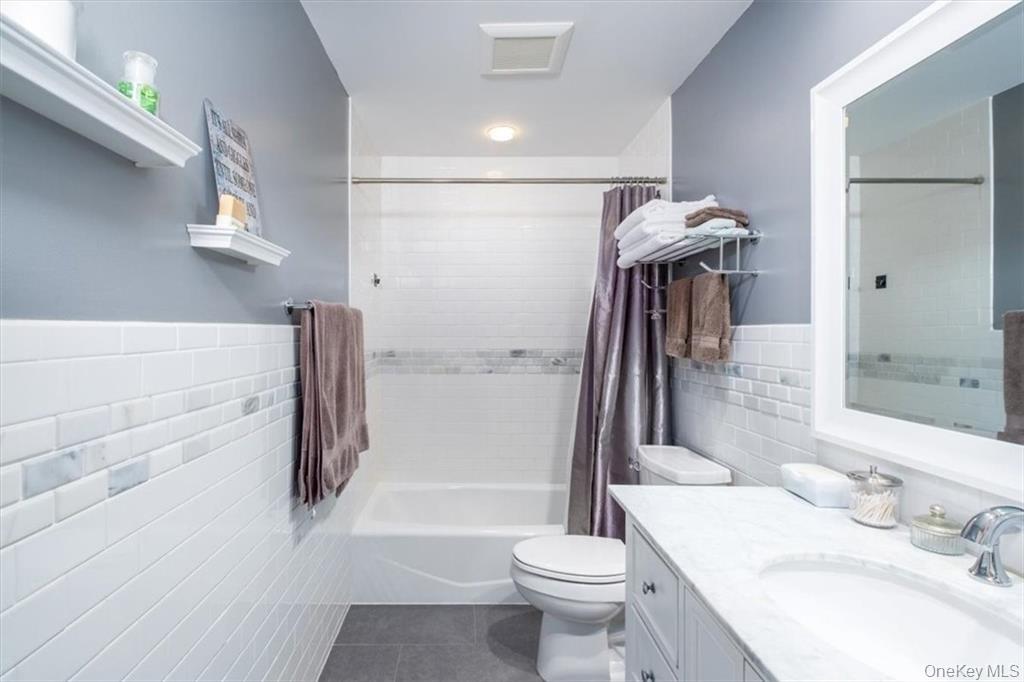 #16 photo, 1 N Amundsen Lane, Airmont , NY 10901