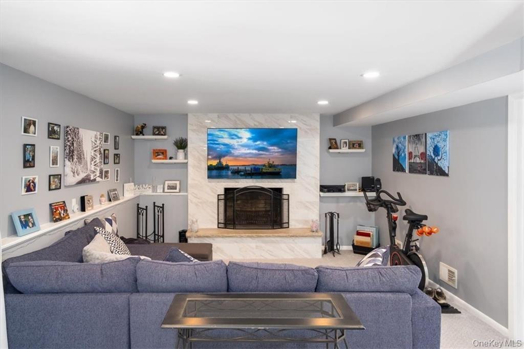 #18 photo, 1 N Amundsen Lane, Airmont , NY 10901