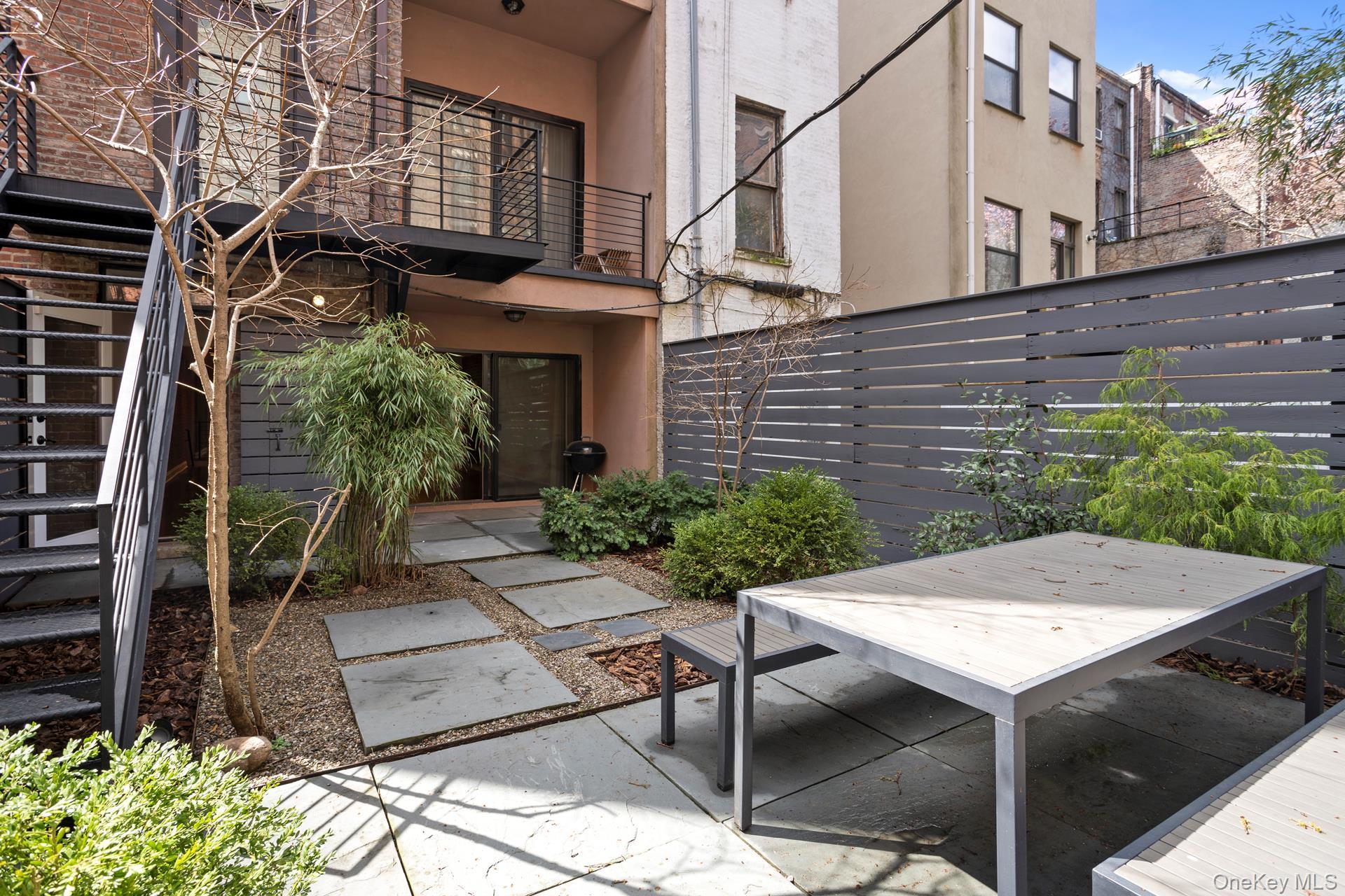 #6 photo, 5 W 120th Street, New York (Manhattan) , NY 10027