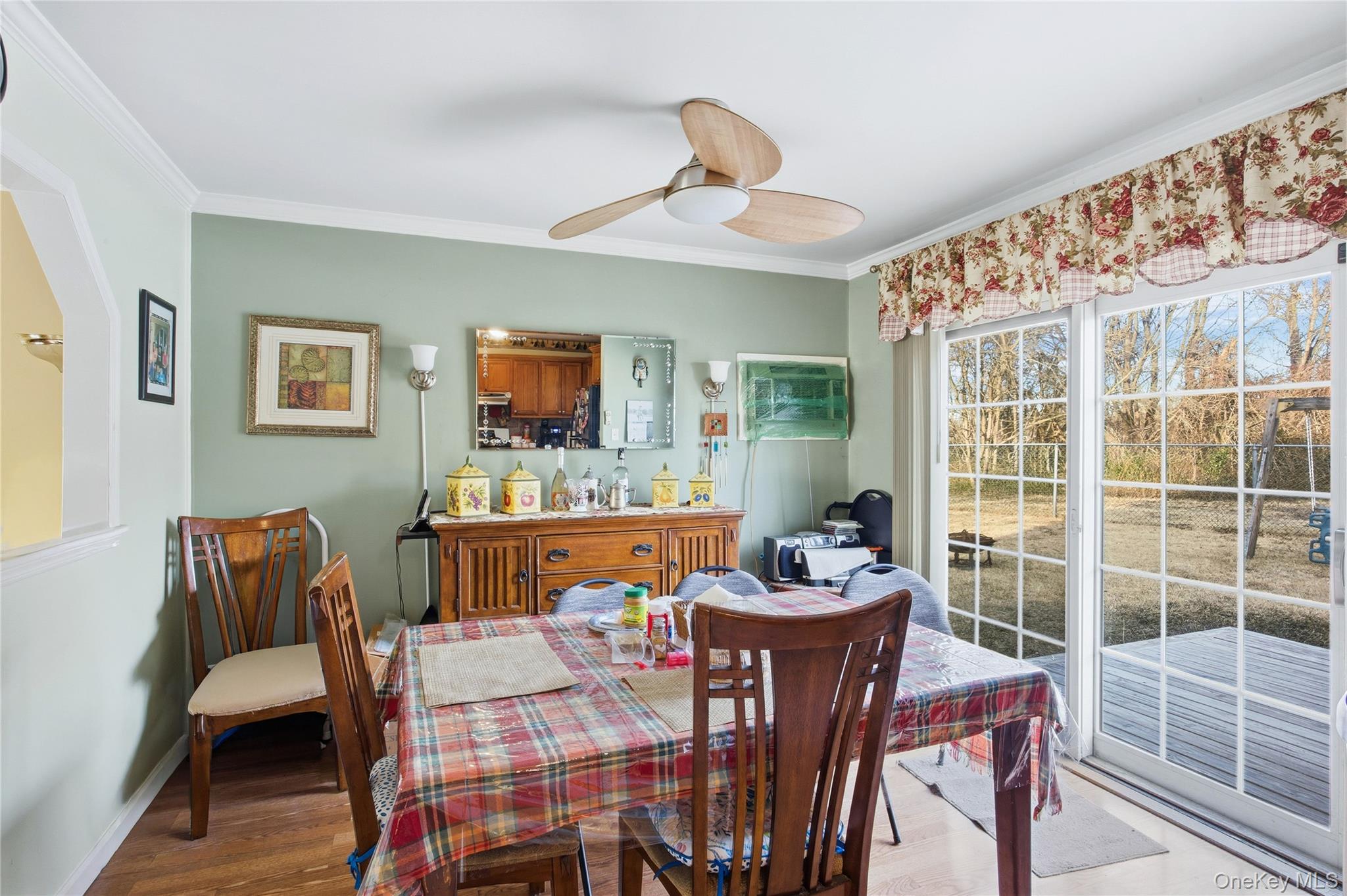 #6 photo, 1191 E 3rd Avenue, Bay Shore , NY 11706