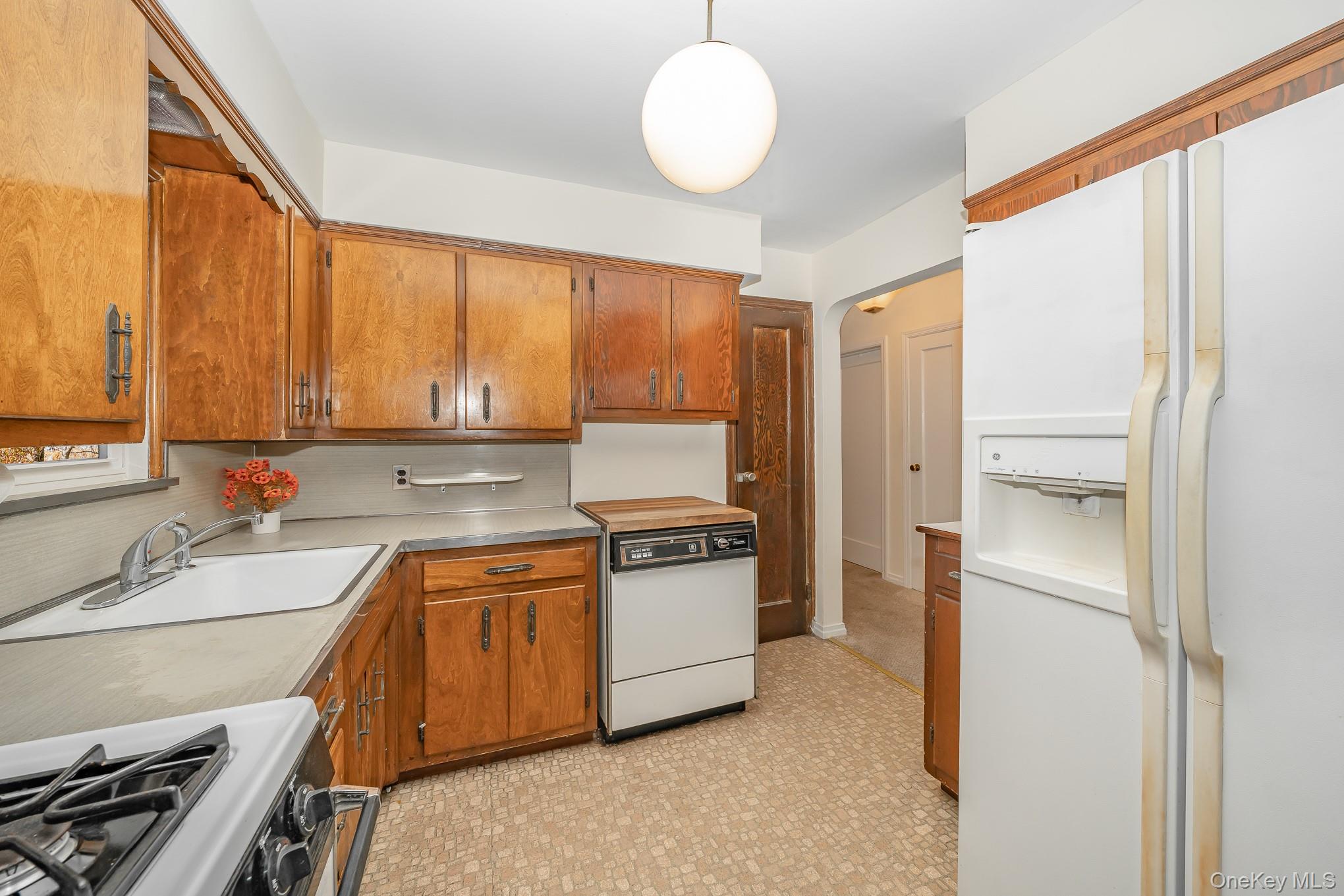 #11 photo, 2 Parkview Place, Elmont , NY 11003