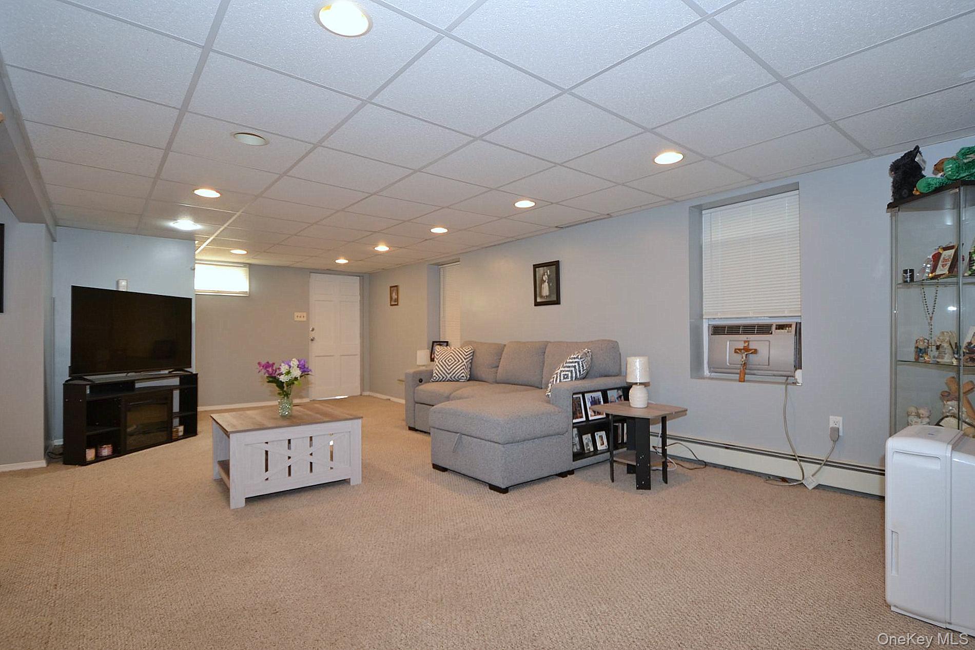 #14 photo, 9 Tory Court, Holbrook , NY 11741