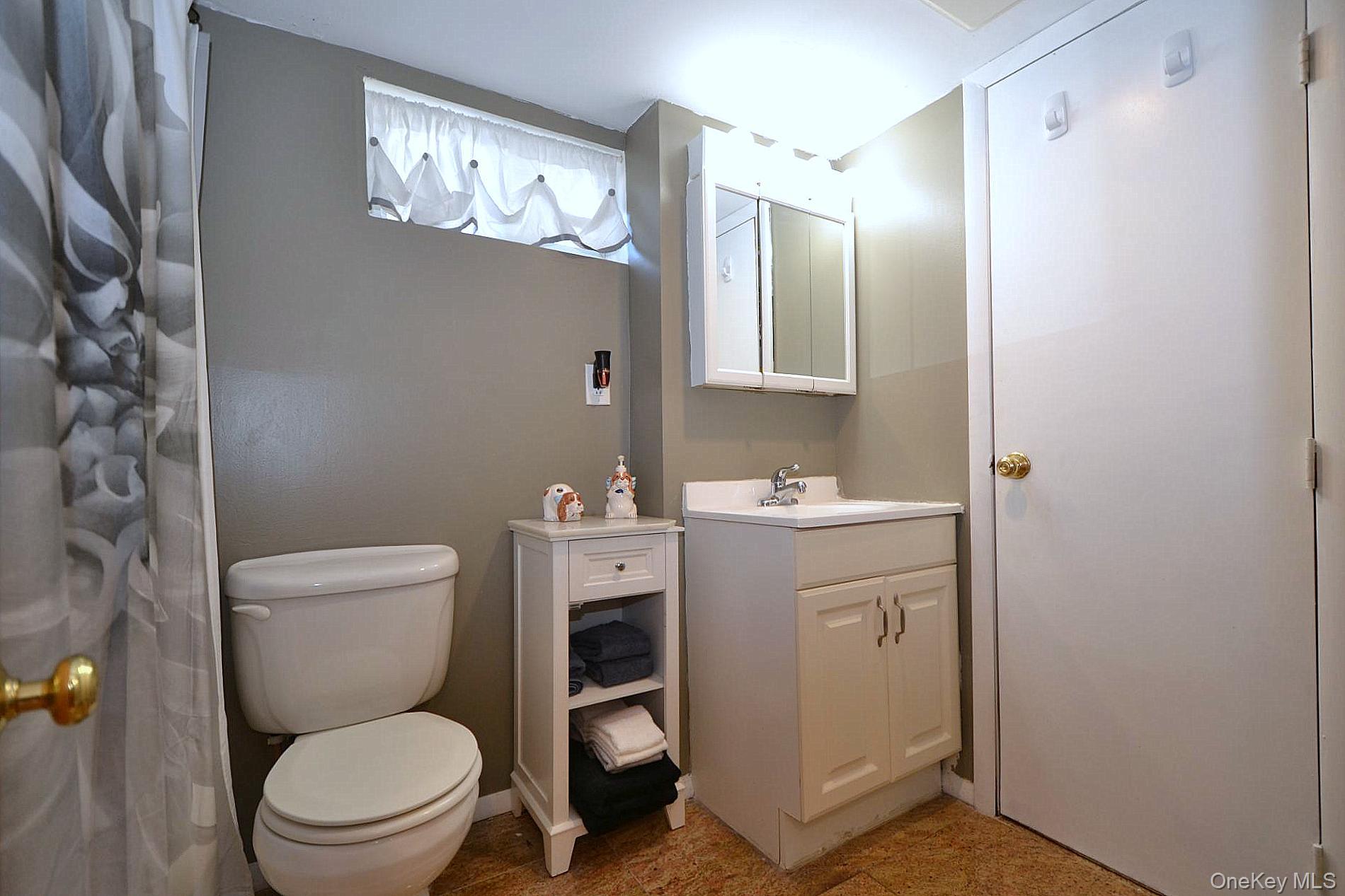 #16 photo, 9 Tory Court, Holbrook , NY 11741