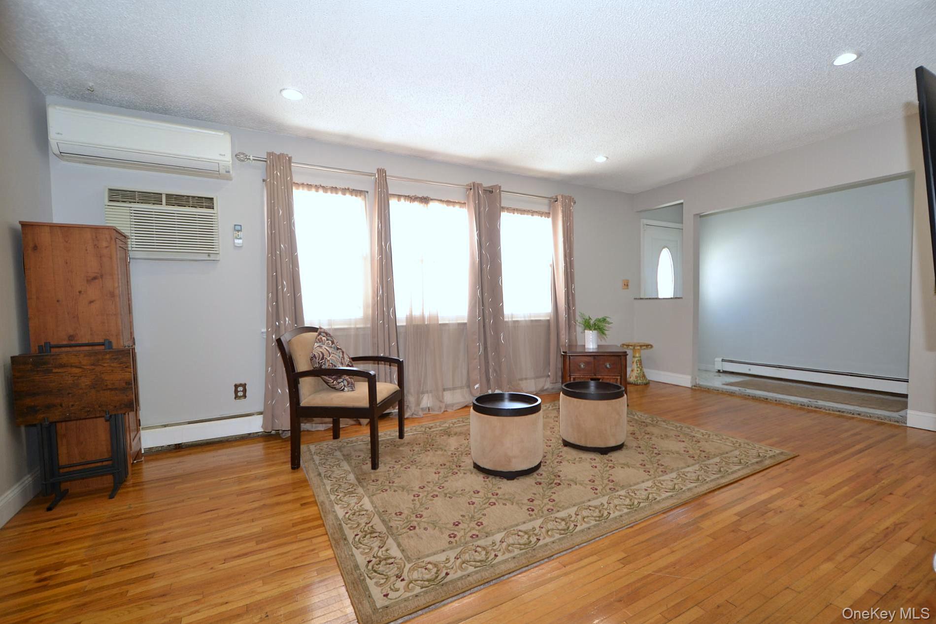 #2 photo, 9 Tory Court, Holbrook , NY 11741