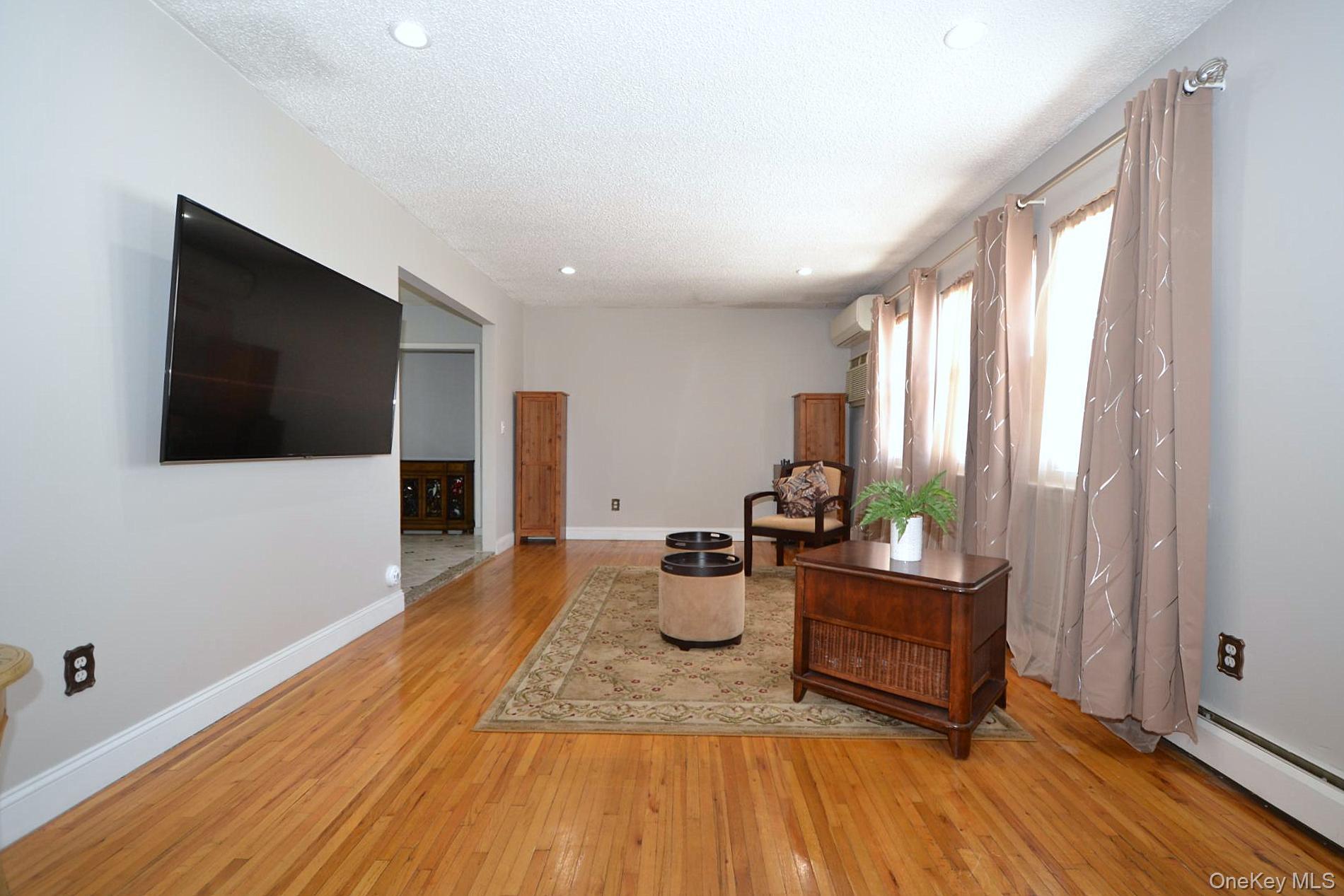 #3 photo, 9 Tory Court, Holbrook , NY 11741