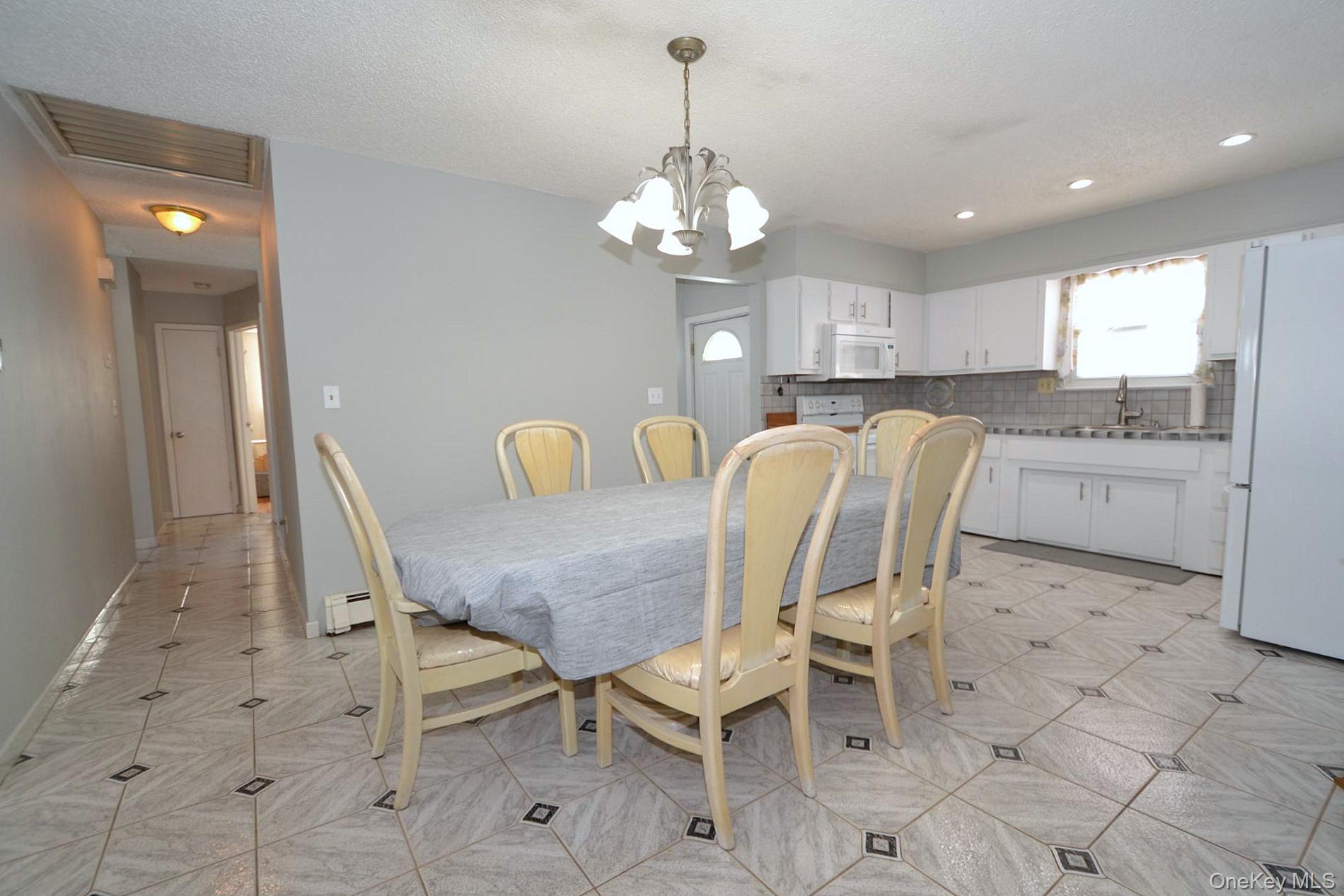 #5 photo, 9 Tory Court, Holbrook , NY 11741